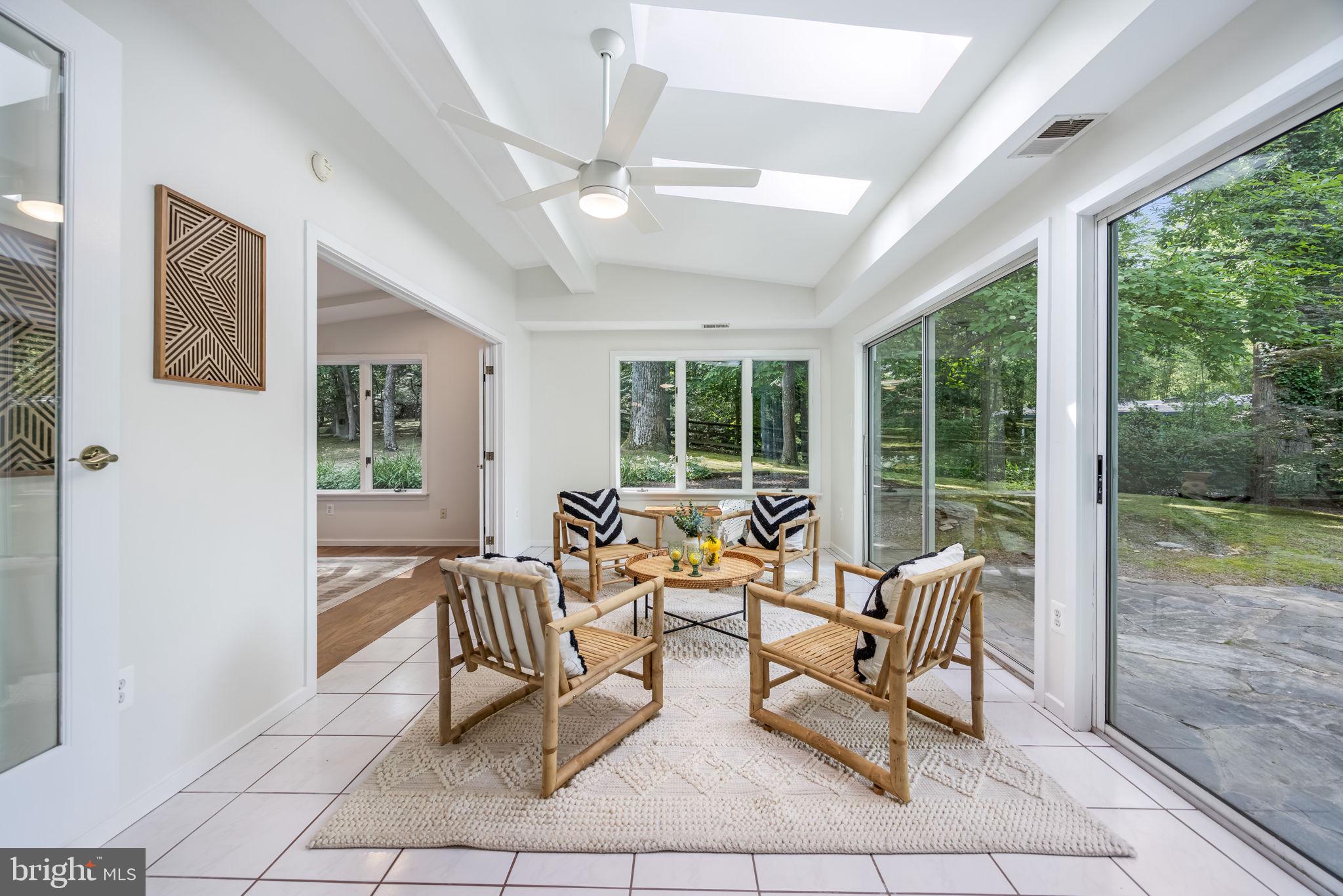 LAKE BARCROFT - Residential