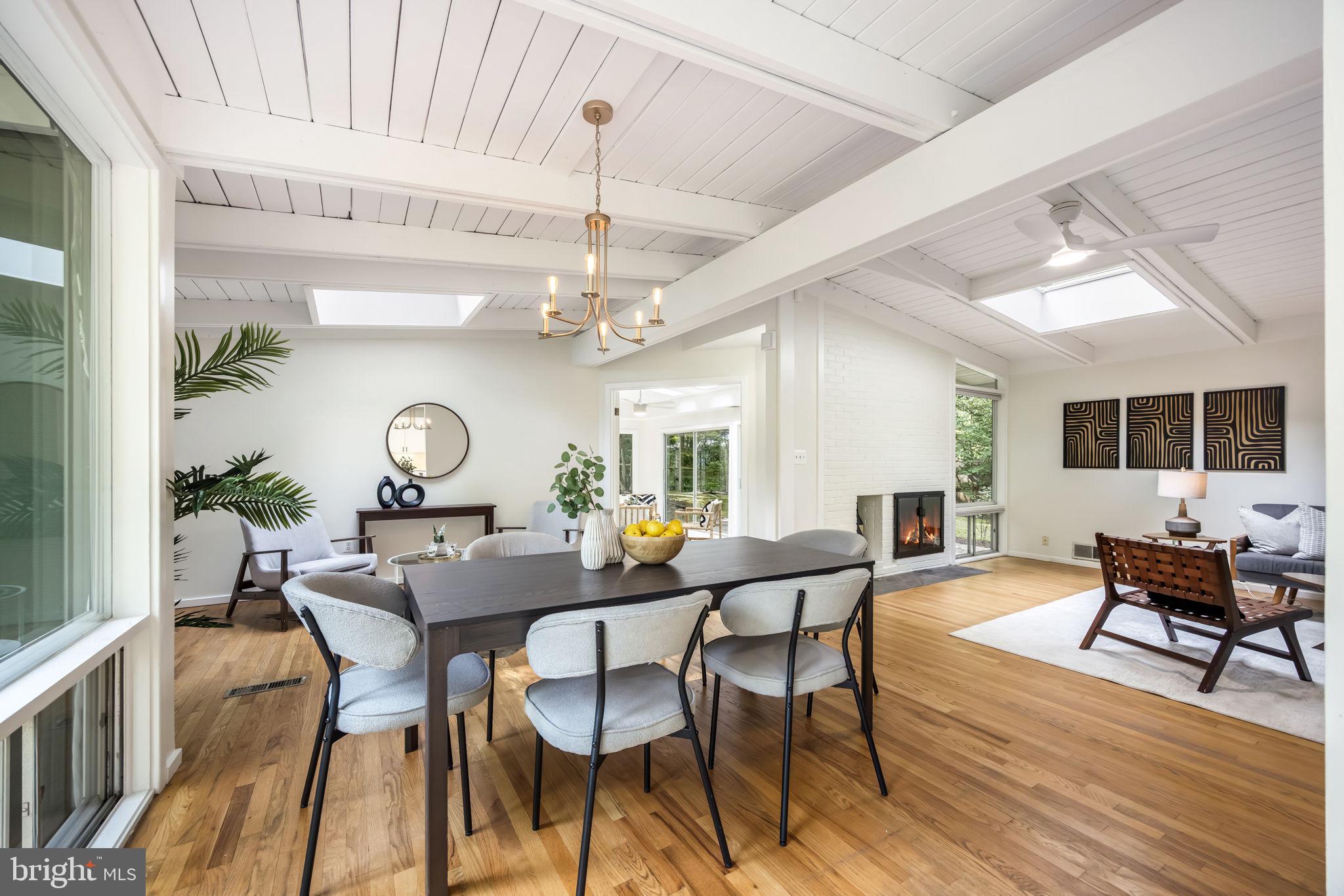 LAKE BARCROFT - Residential