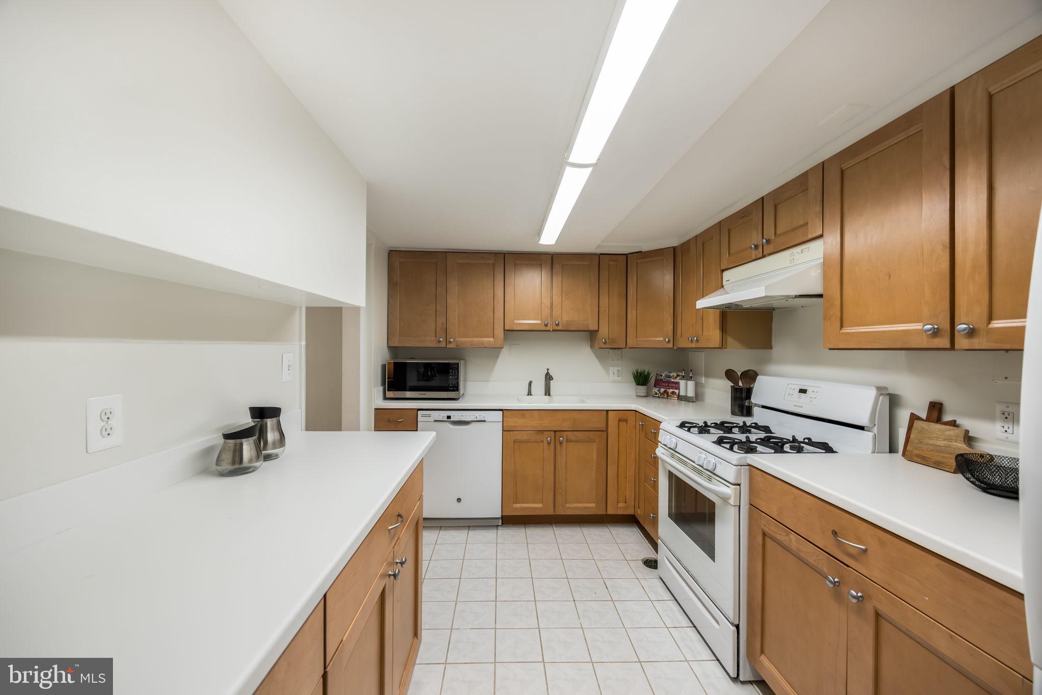 LAKE BARCROFT - Residential