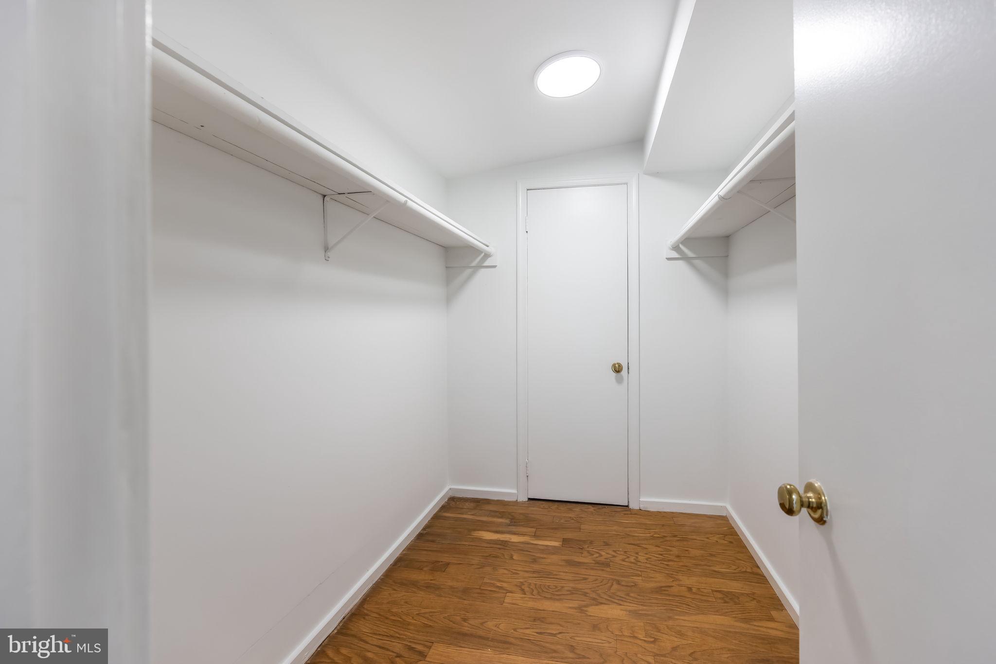 LAKE BARCROFT - Residential