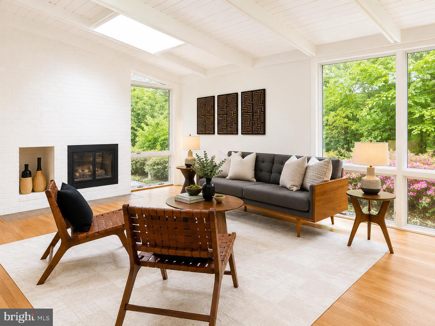LAKE BARCROFT - Residential