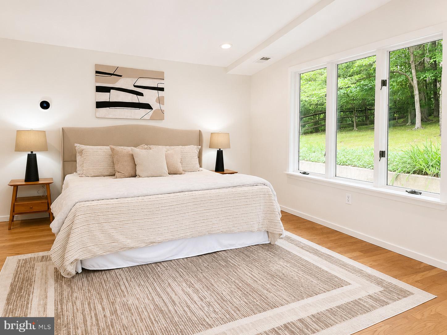 LAKE BARCROFT - Residential