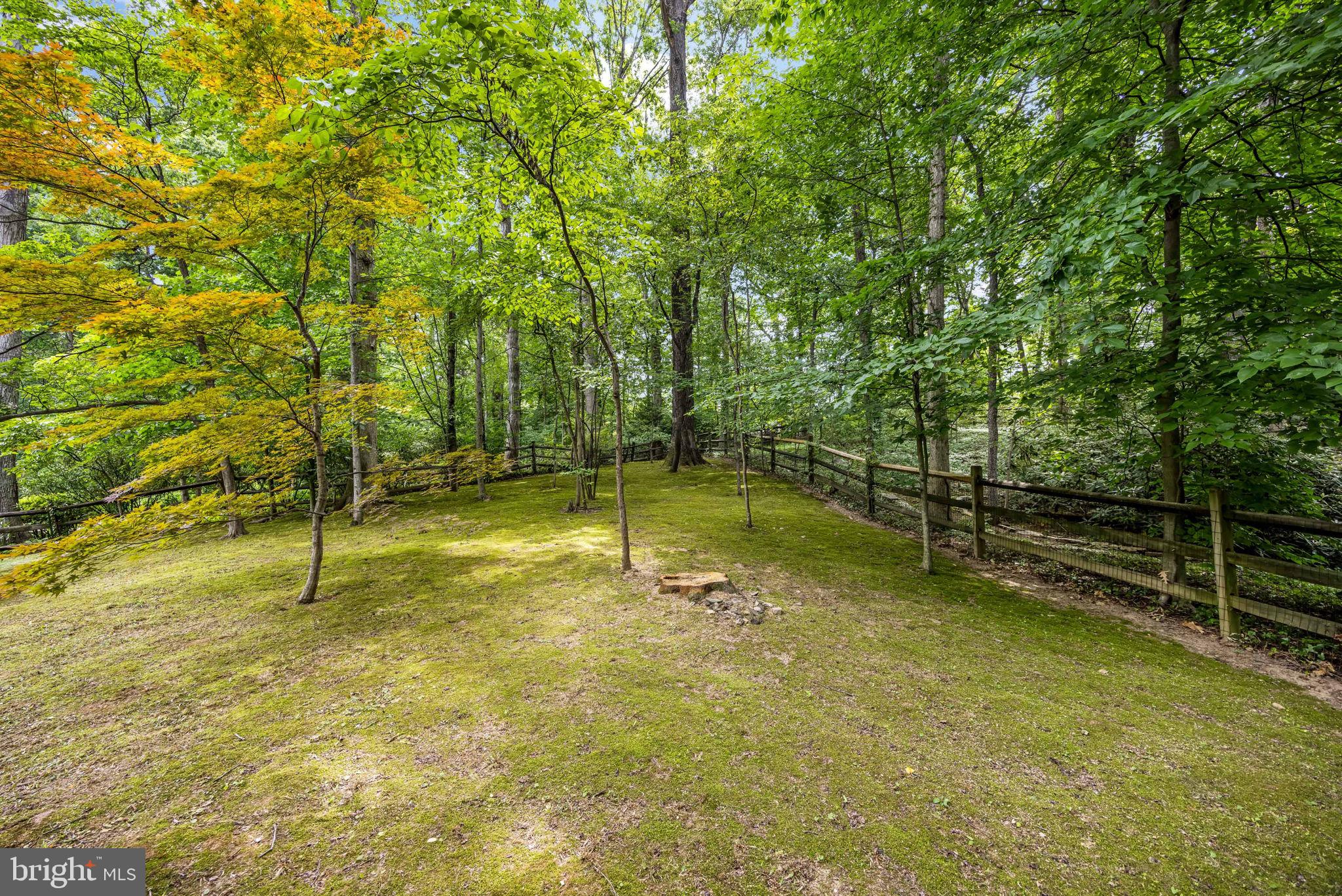 LAKE BARCROFT - Residential