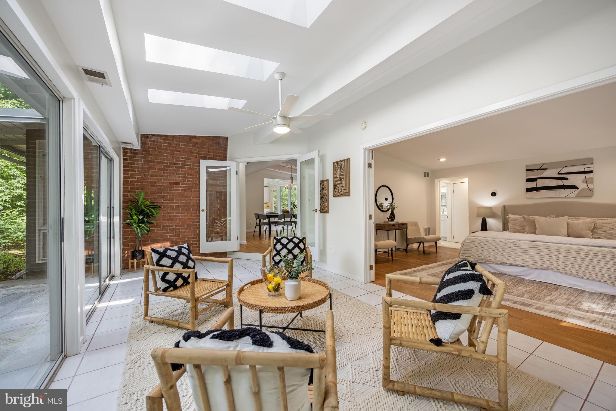 LAKE BARCROFT - Residential