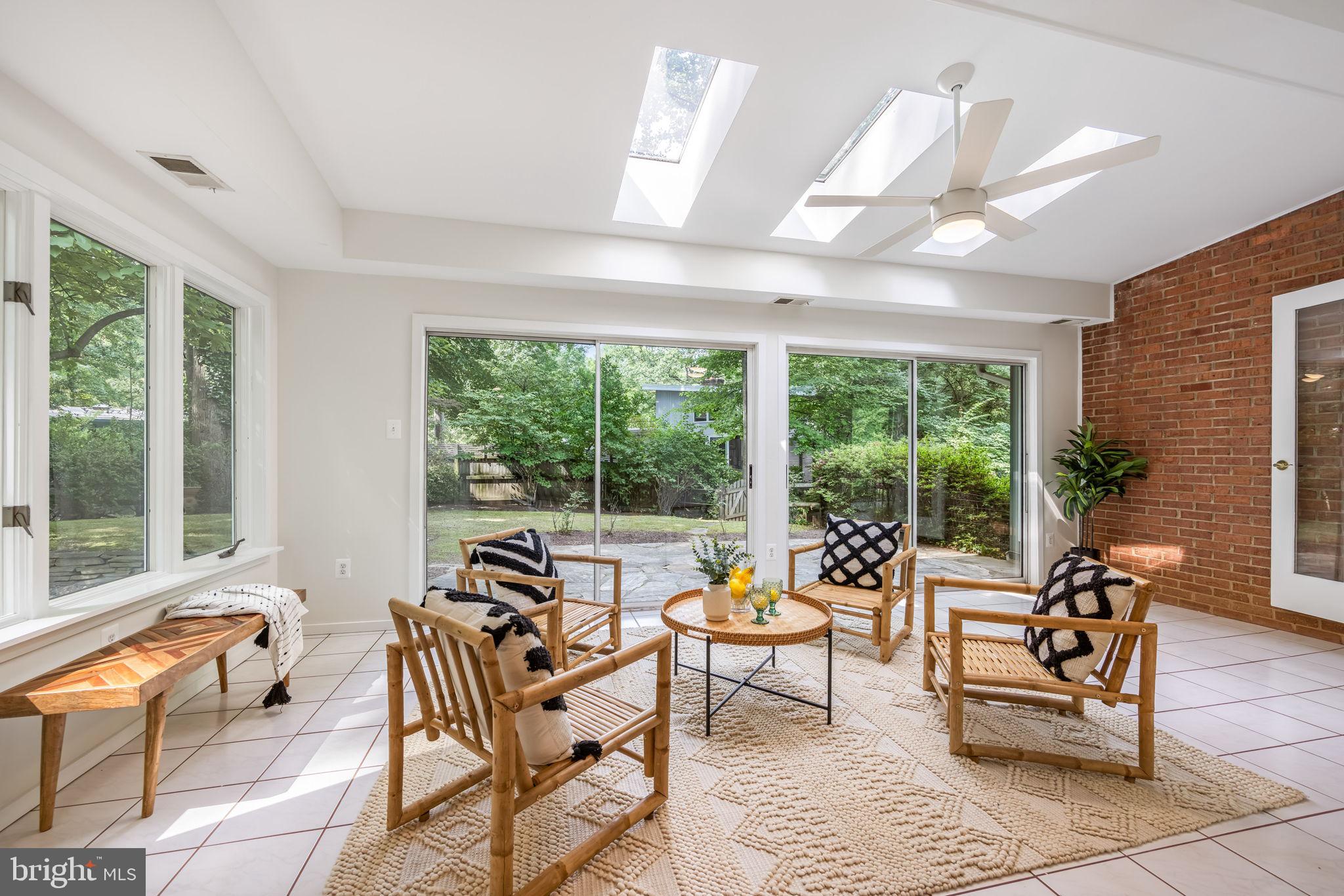 LAKE BARCROFT - Residential