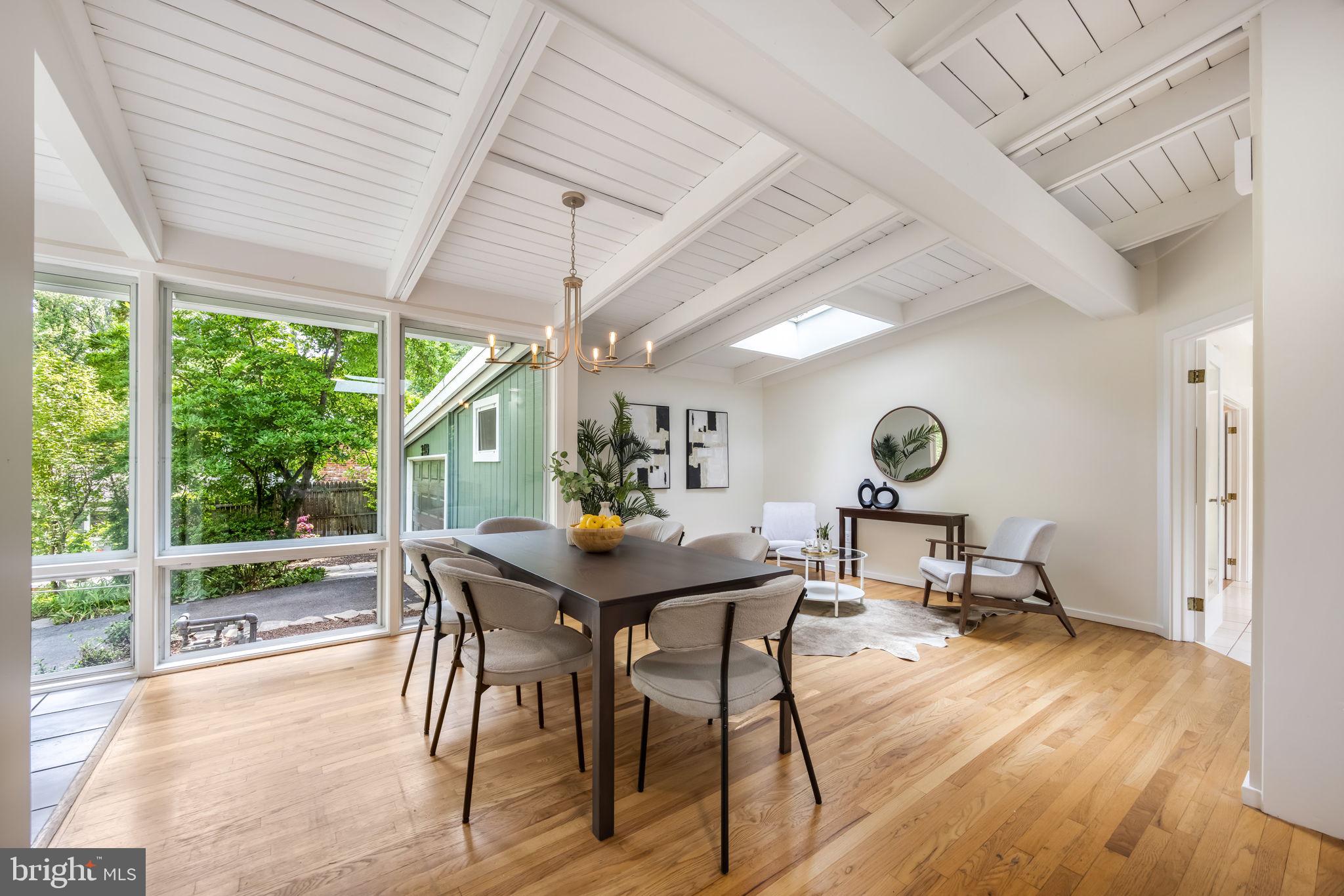 LAKE BARCROFT - Residential