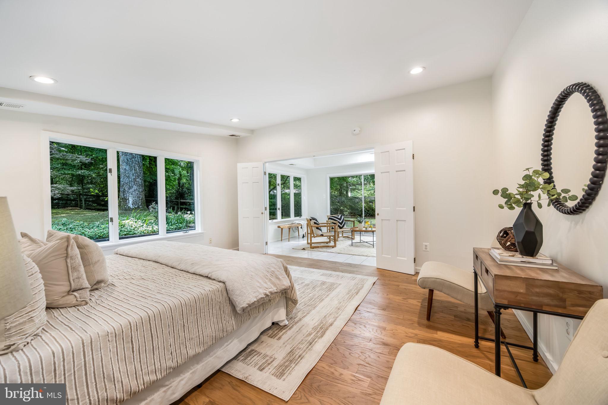 LAKE BARCROFT - Residential
