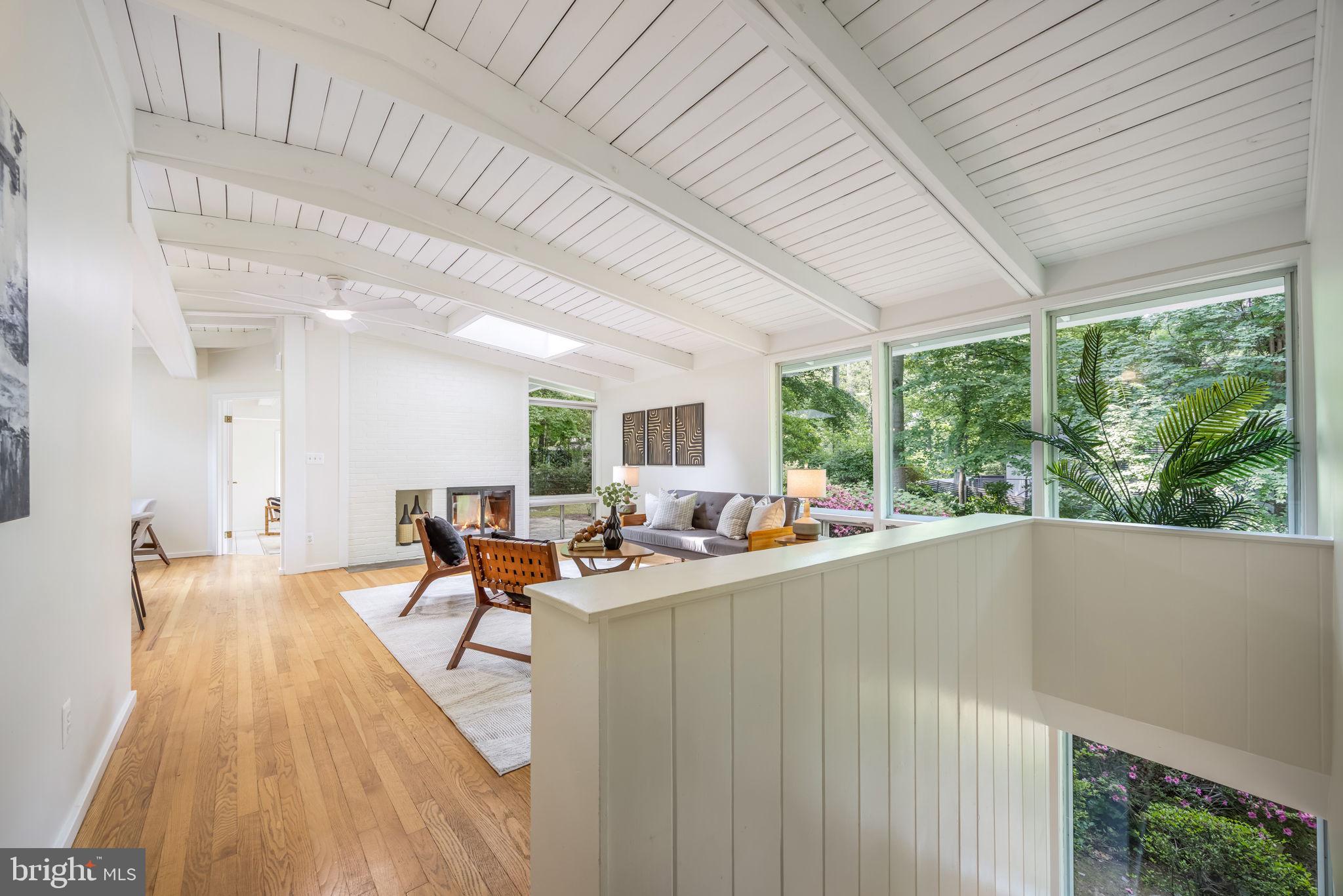 LAKE BARCROFT - Residential