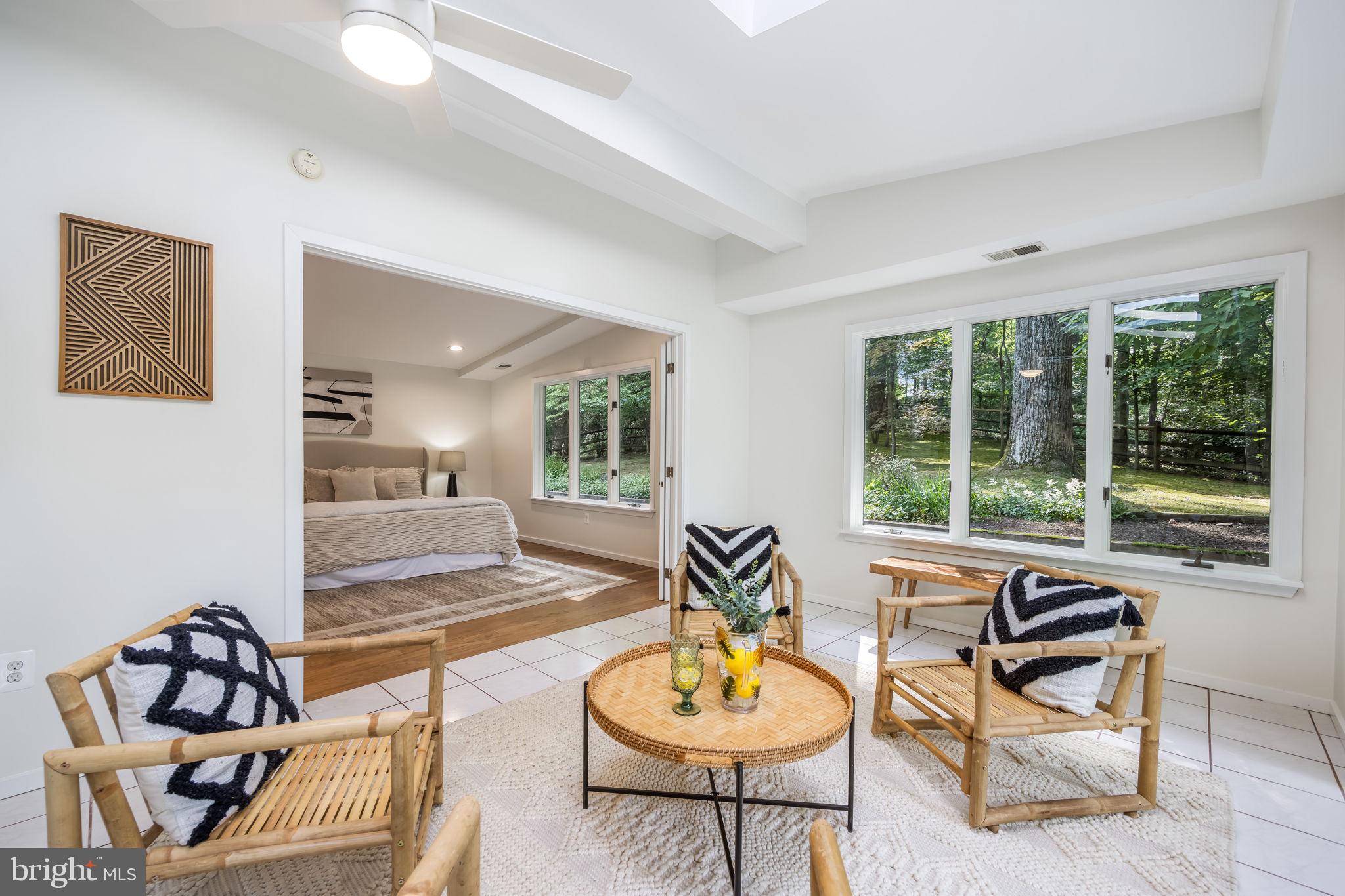 LAKE BARCROFT - Residential