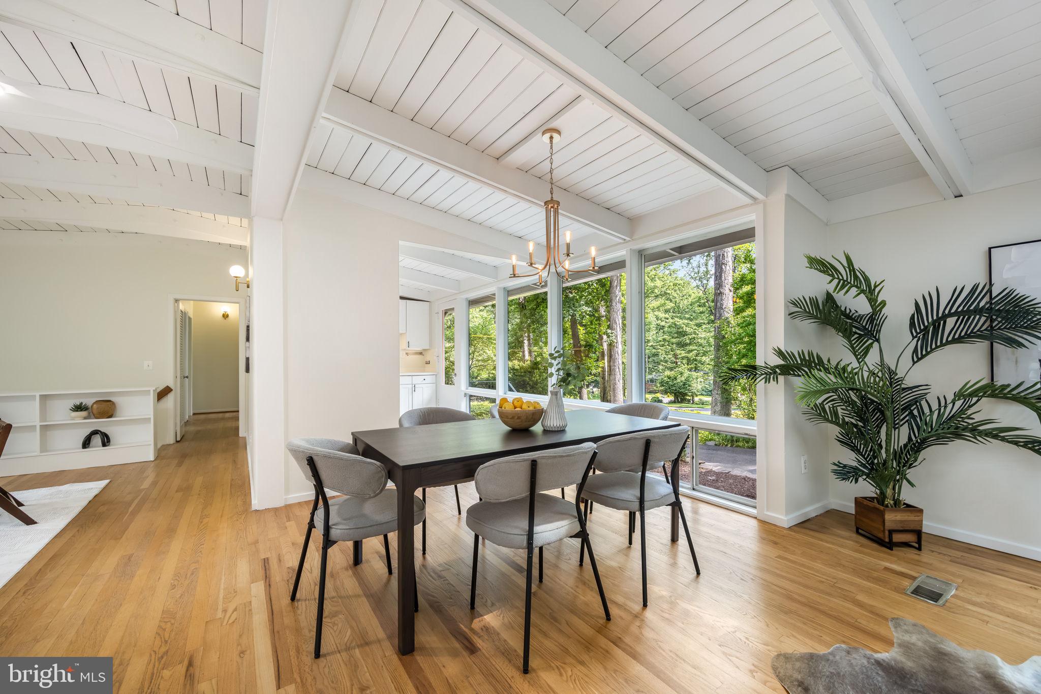 LAKE BARCROFT - Residential
