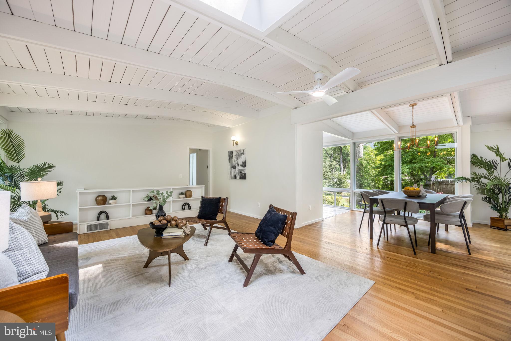 LAKE BARCROFT - Residential