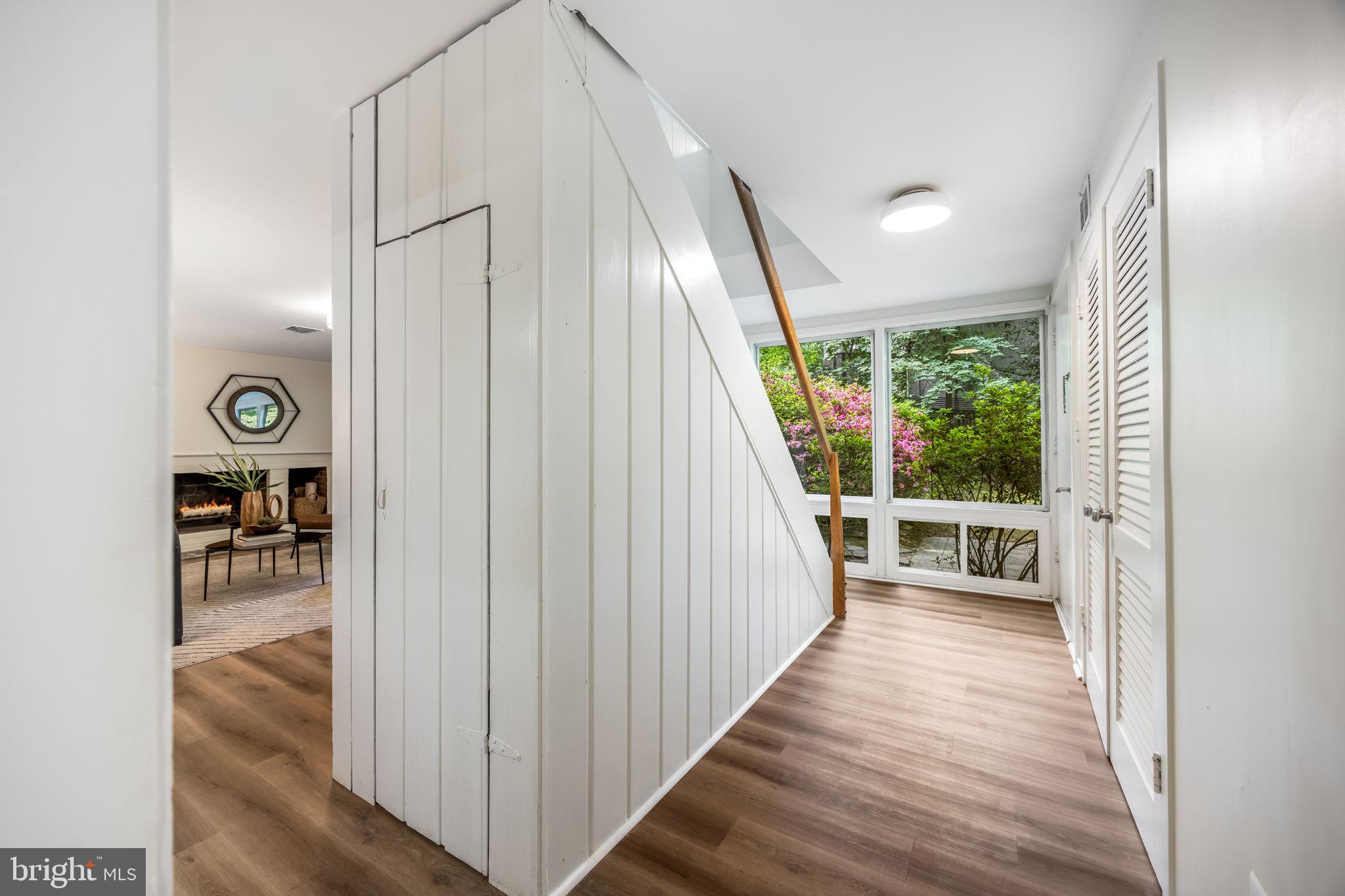 LAKE BARCROFT - Residential