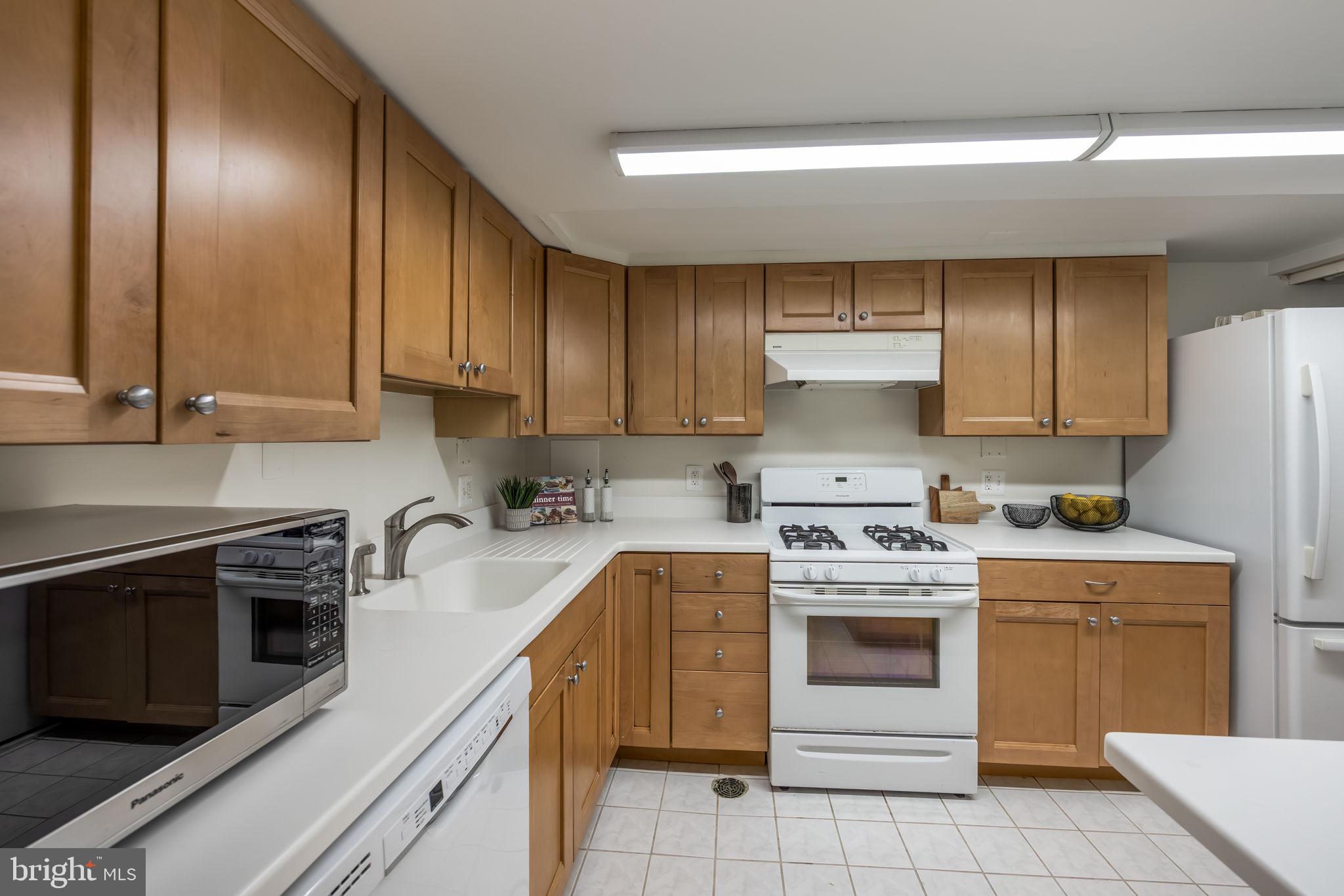 LAKE BARCROFT - Residential