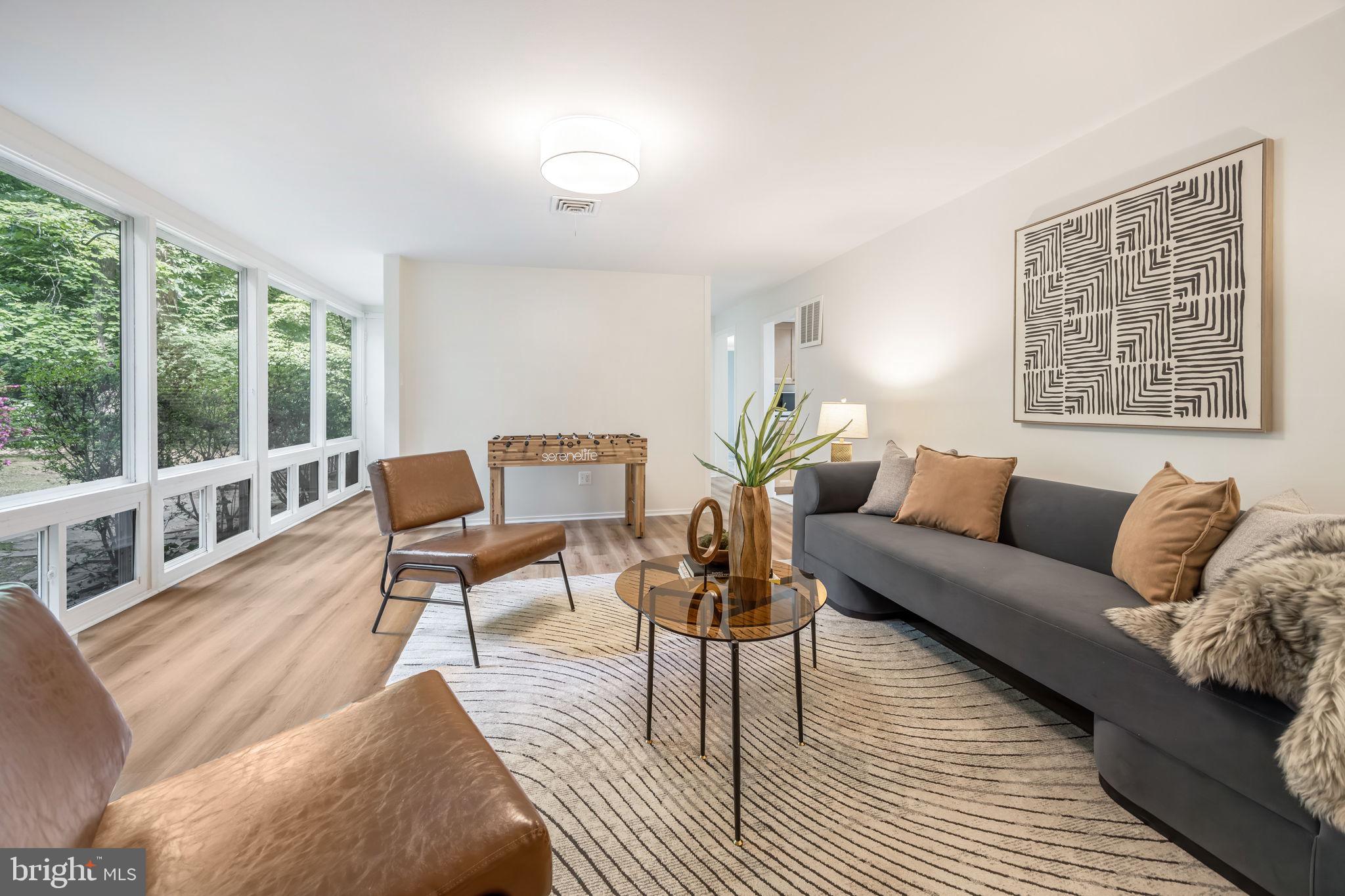 LAKE BARCROFT - Residential