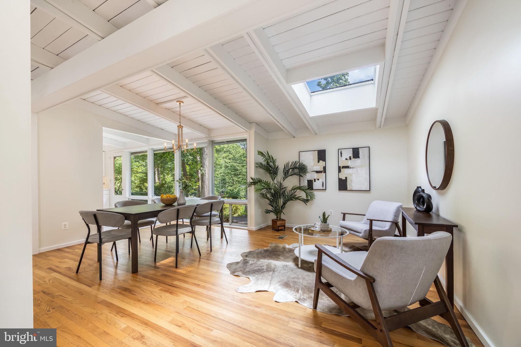 LAKE BARCROFT - Residential