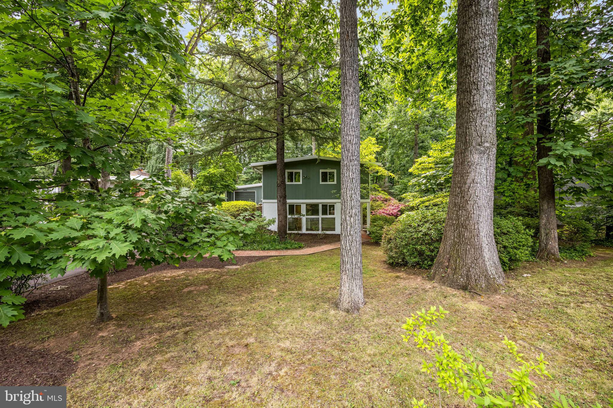 LAKE BARCROFT - Residential