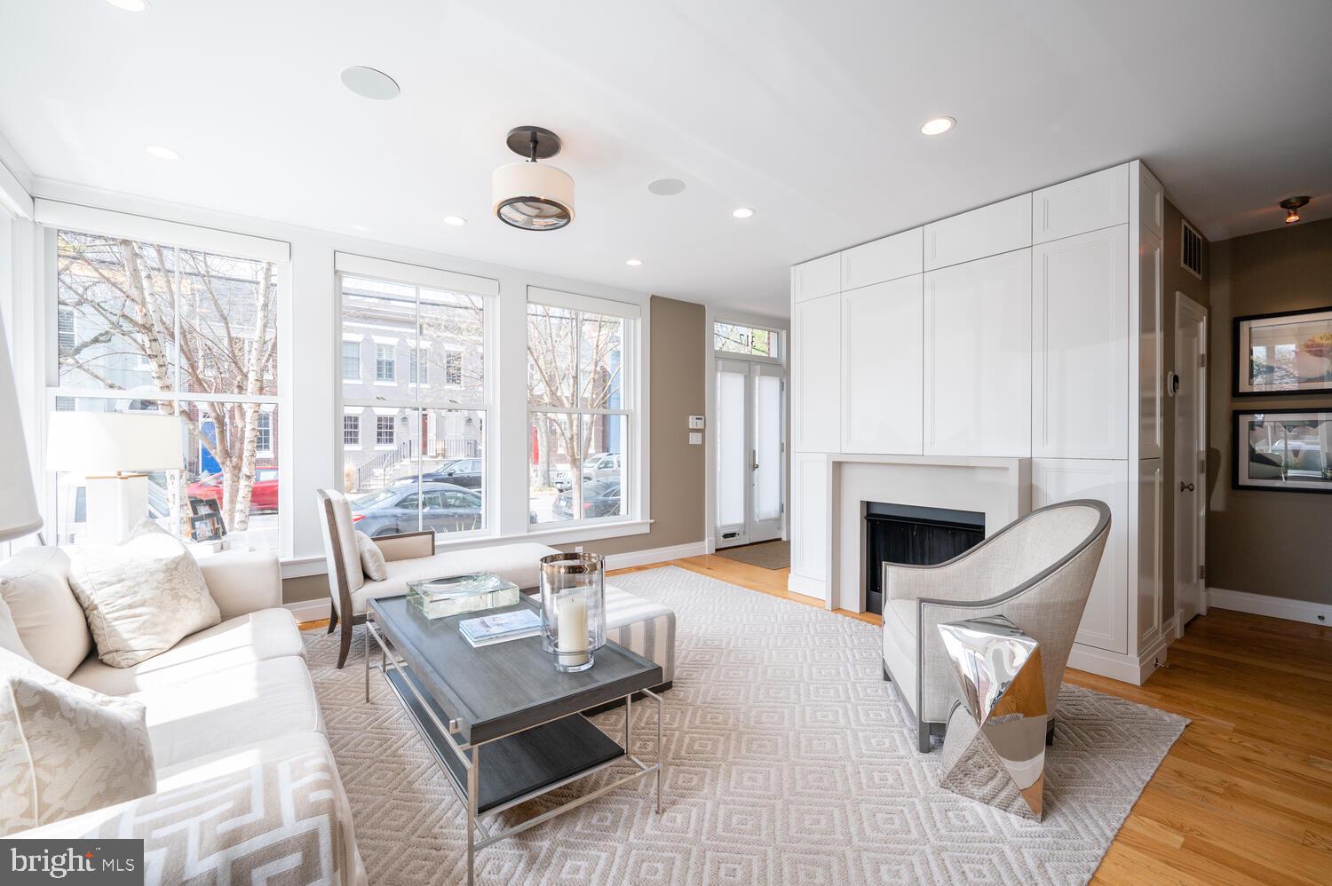 OLD TOWN ALEXANDRIA - Residential