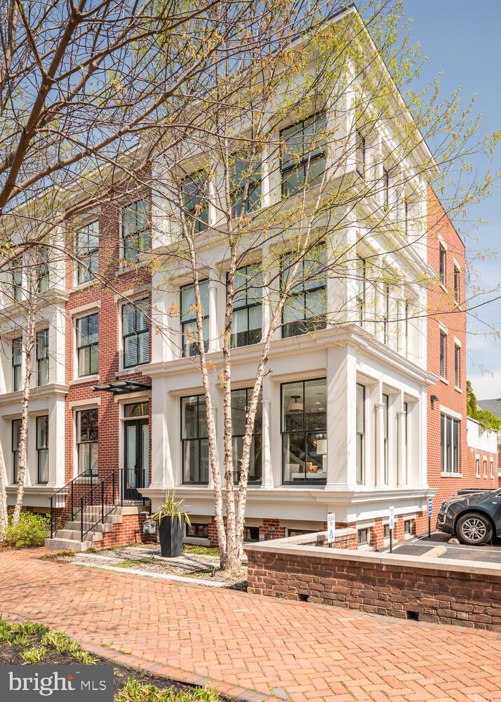 OLD TOWN ALEXANDRIA - Residential