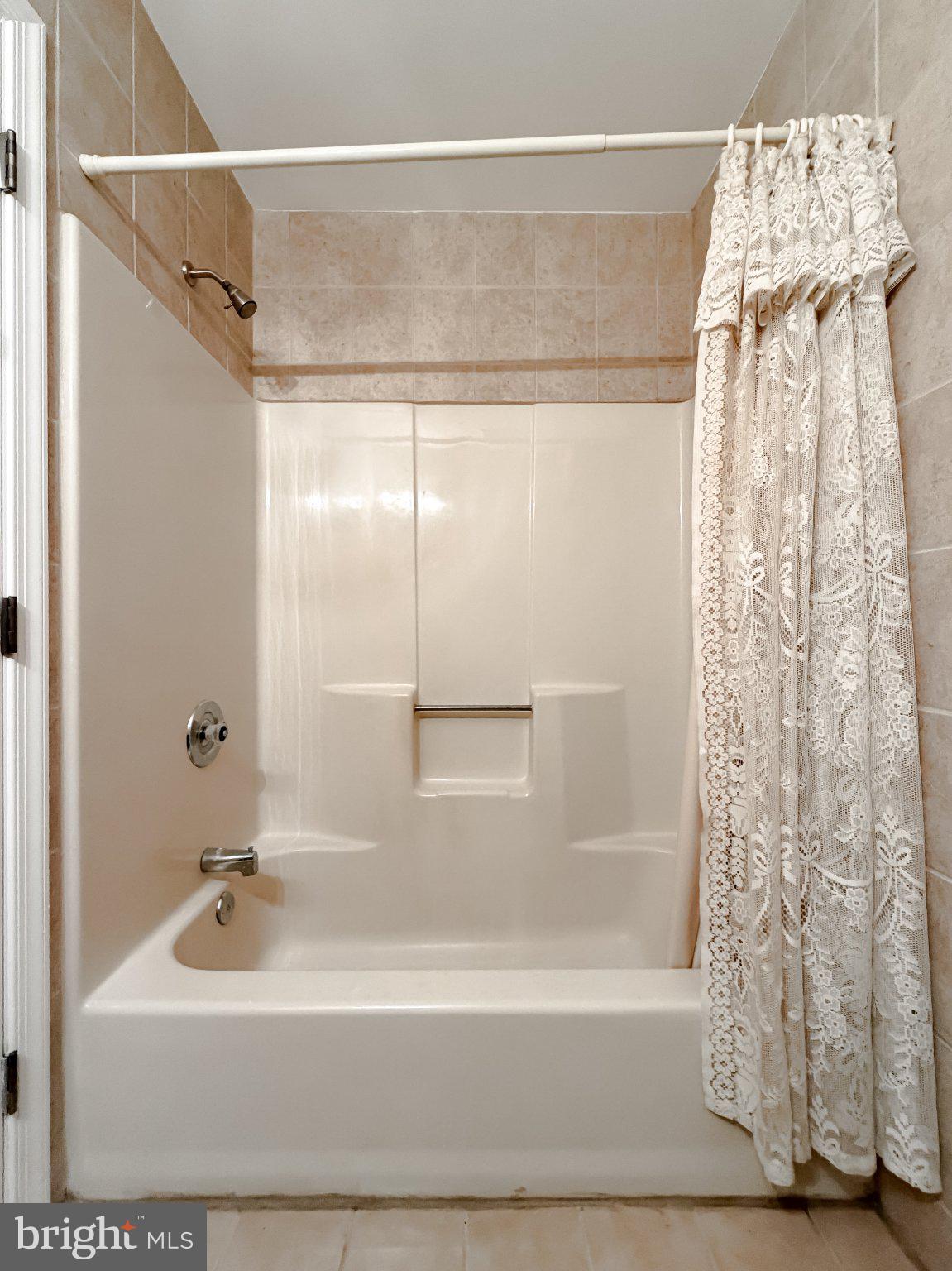 HERITAGE KNOLLS - Residential