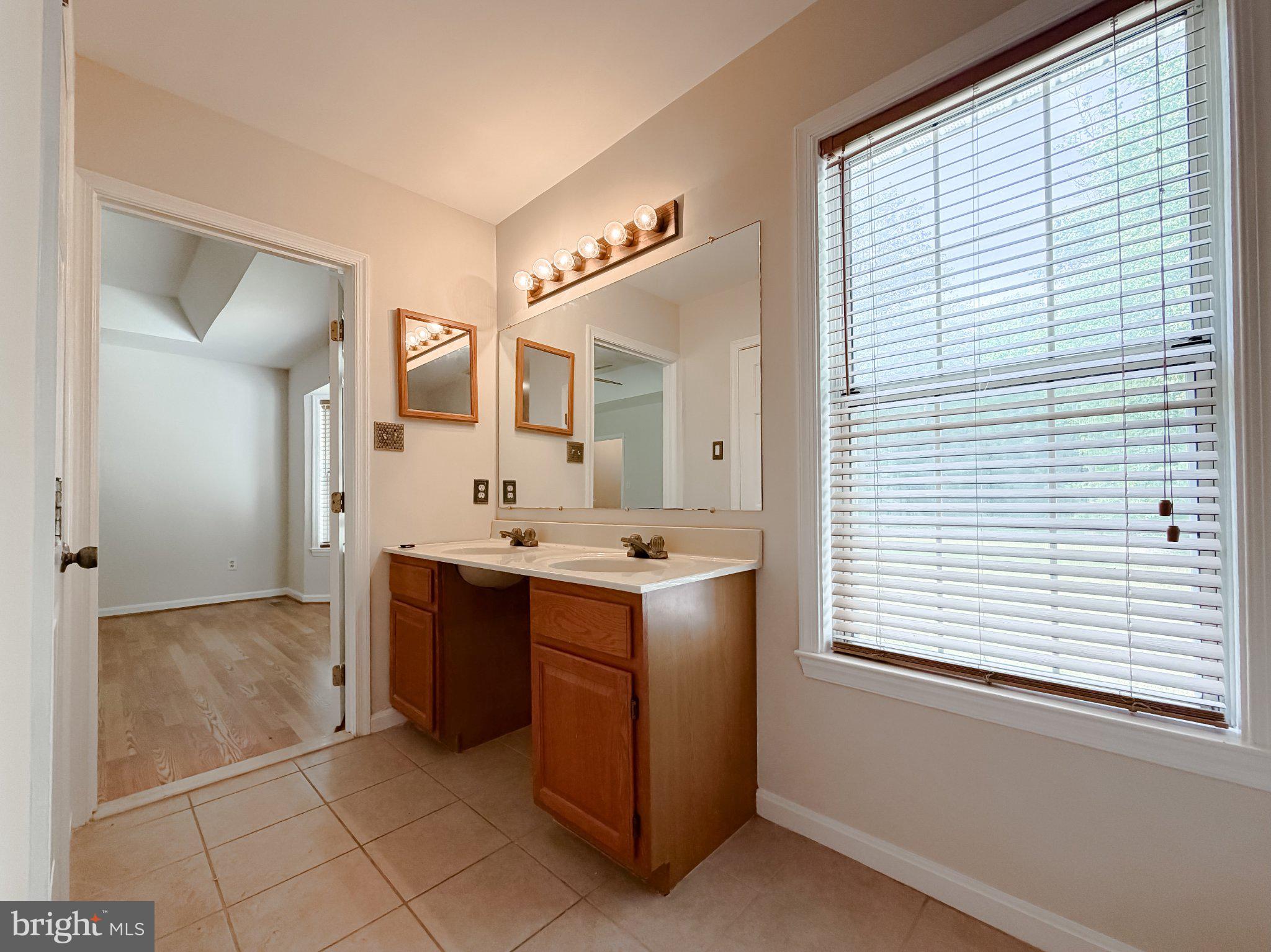 HERITAGE KNOLLS - Residential