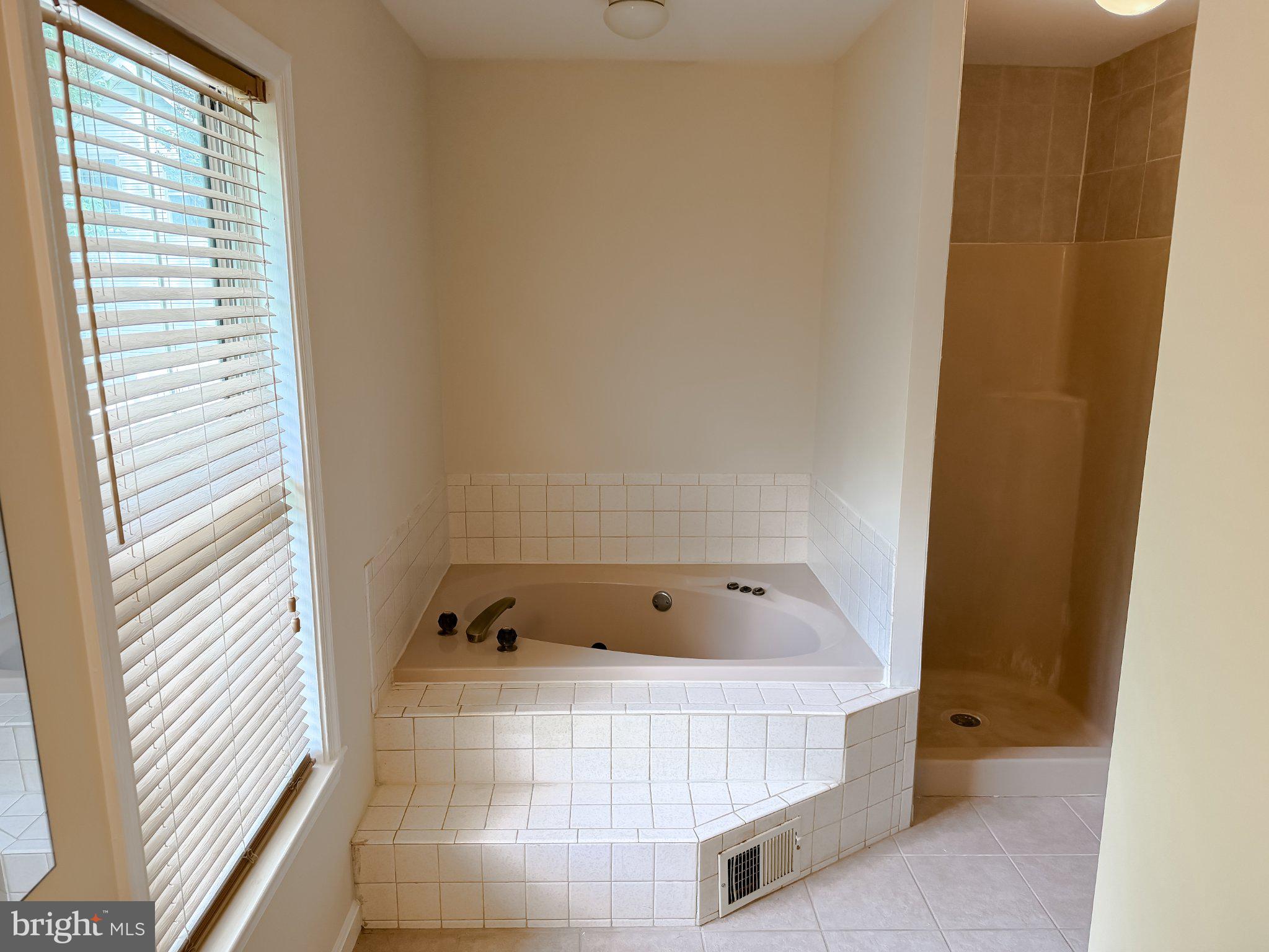 HERITAGE KNOLLS - Residential