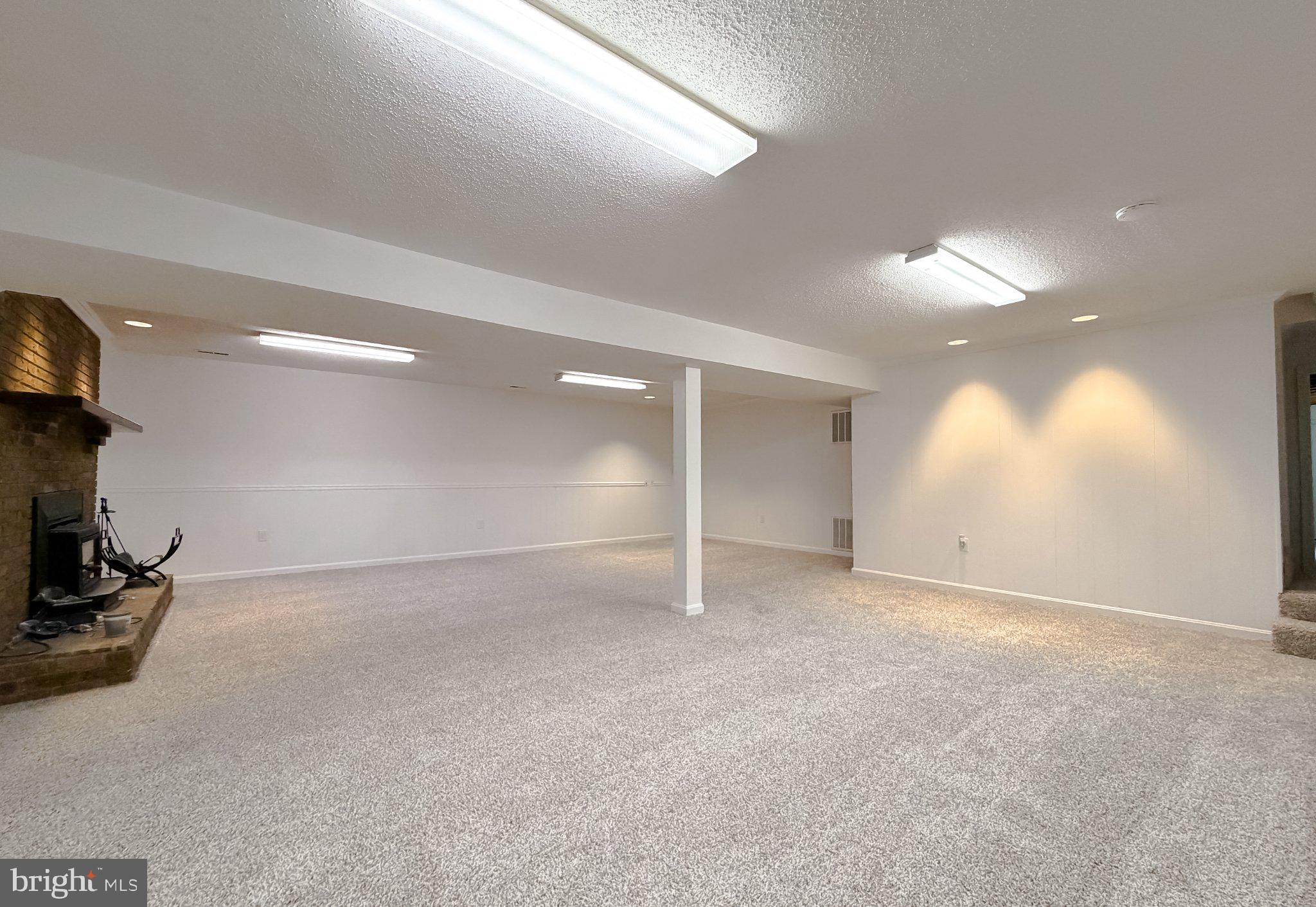 HERITAGE KNOLLS - Residential