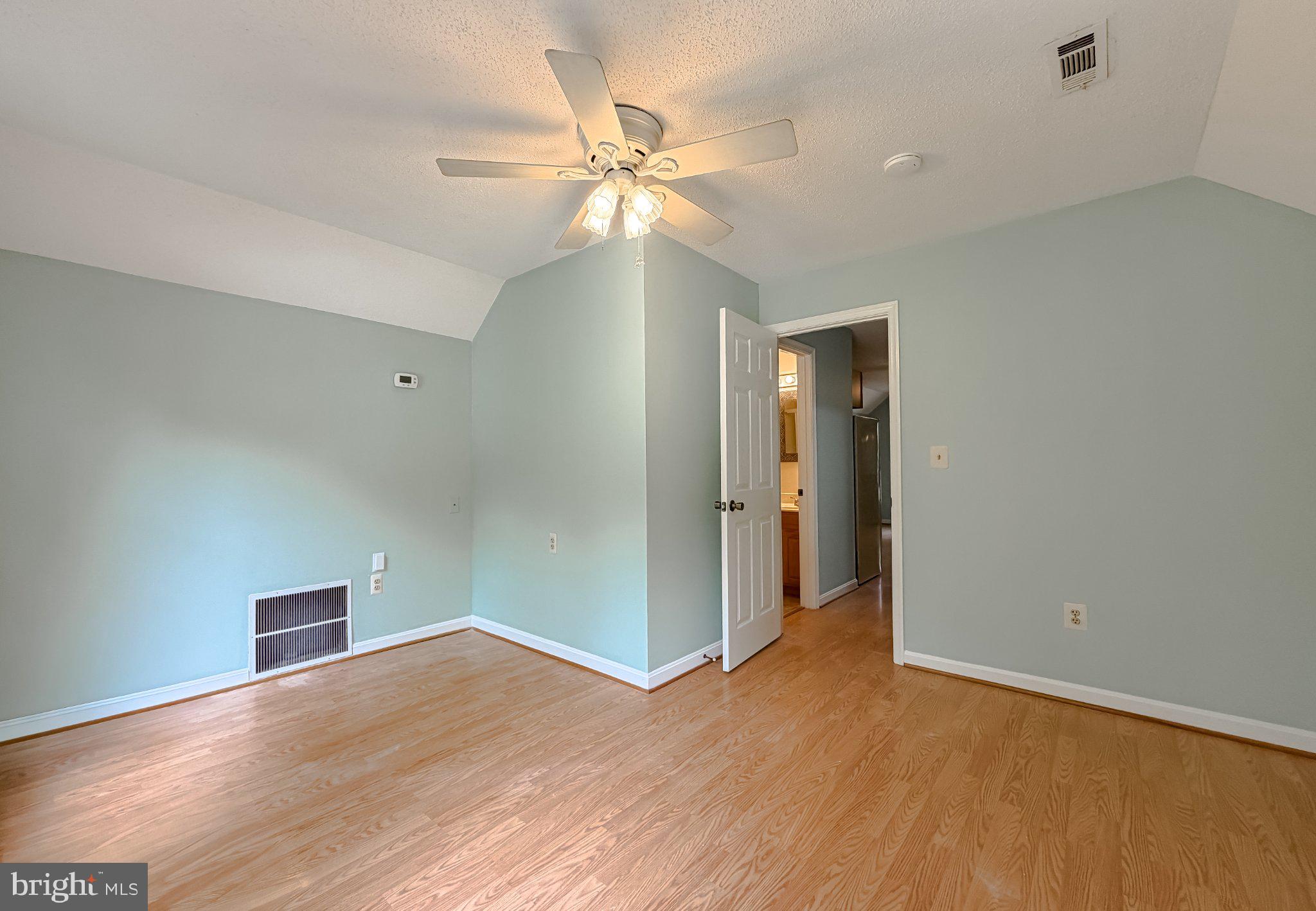 HERITAGE KNOLLS - Residential