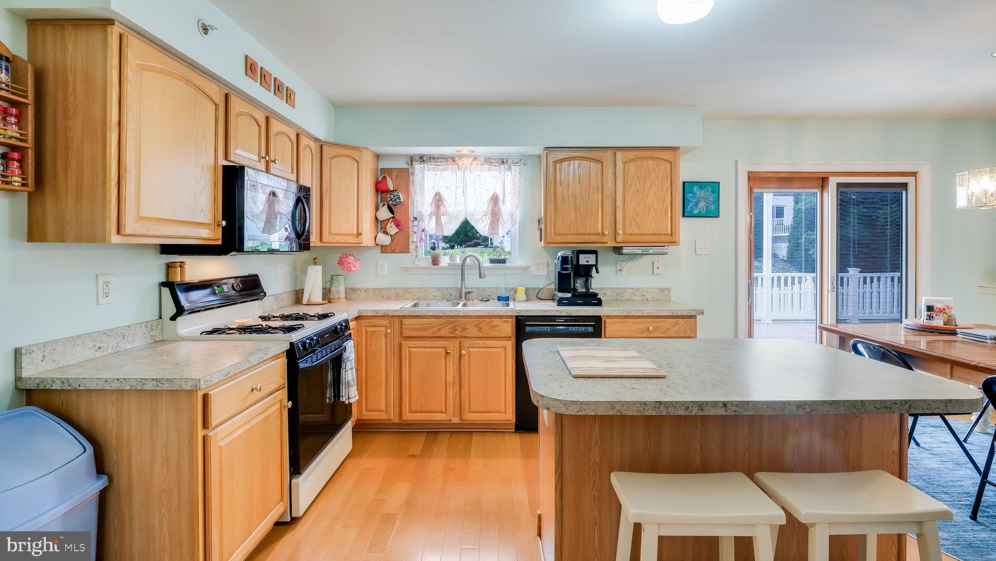 MAPLE KNOLL - Residential