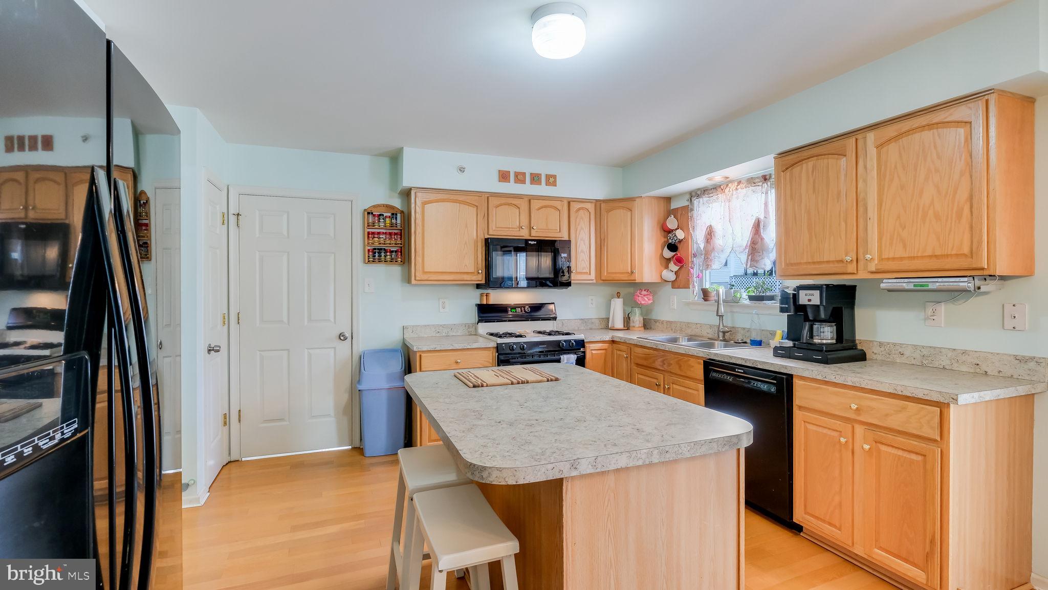 MAPLE KNOLL - Residential