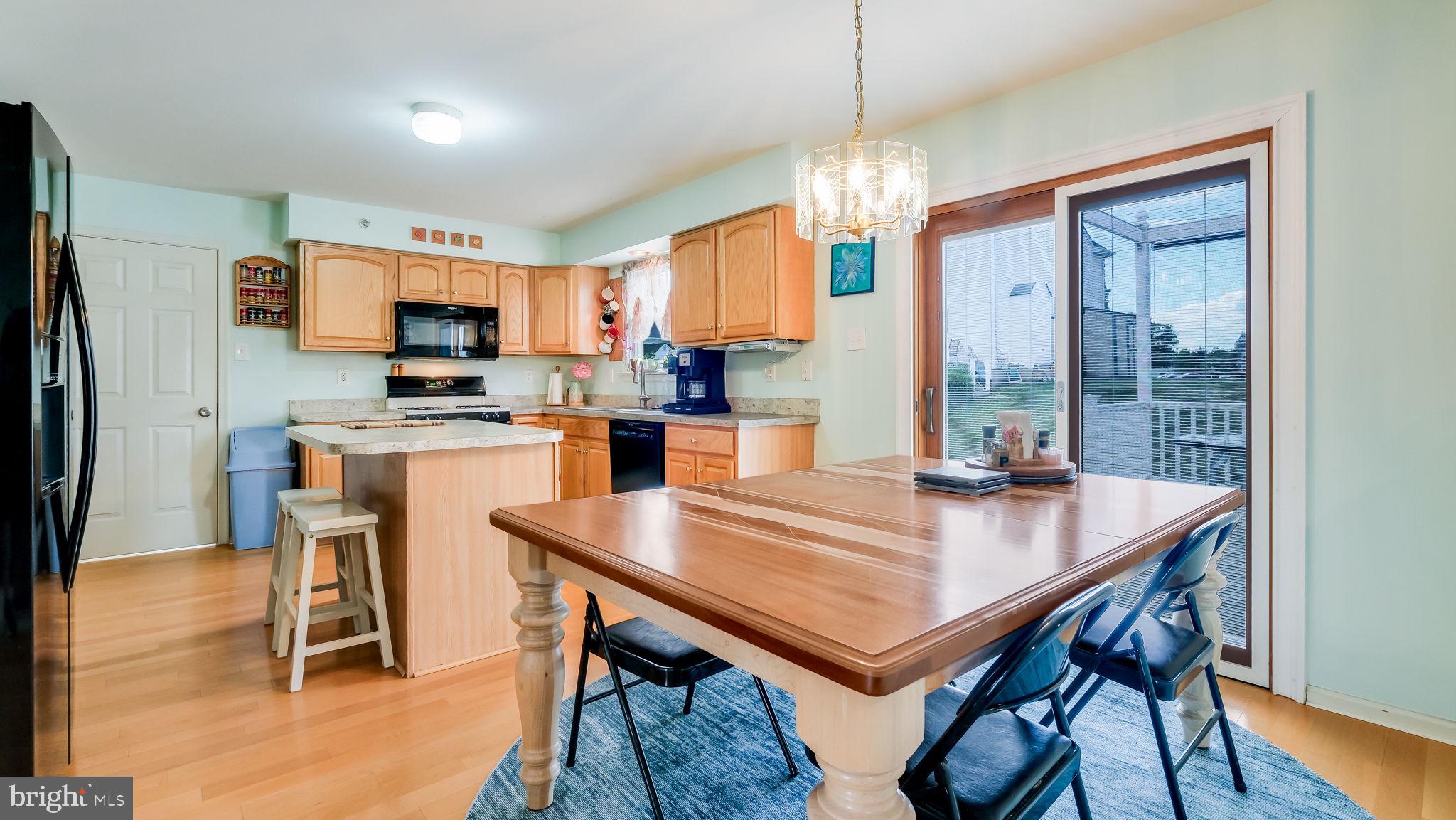 MAPLE KNOLL - Residential