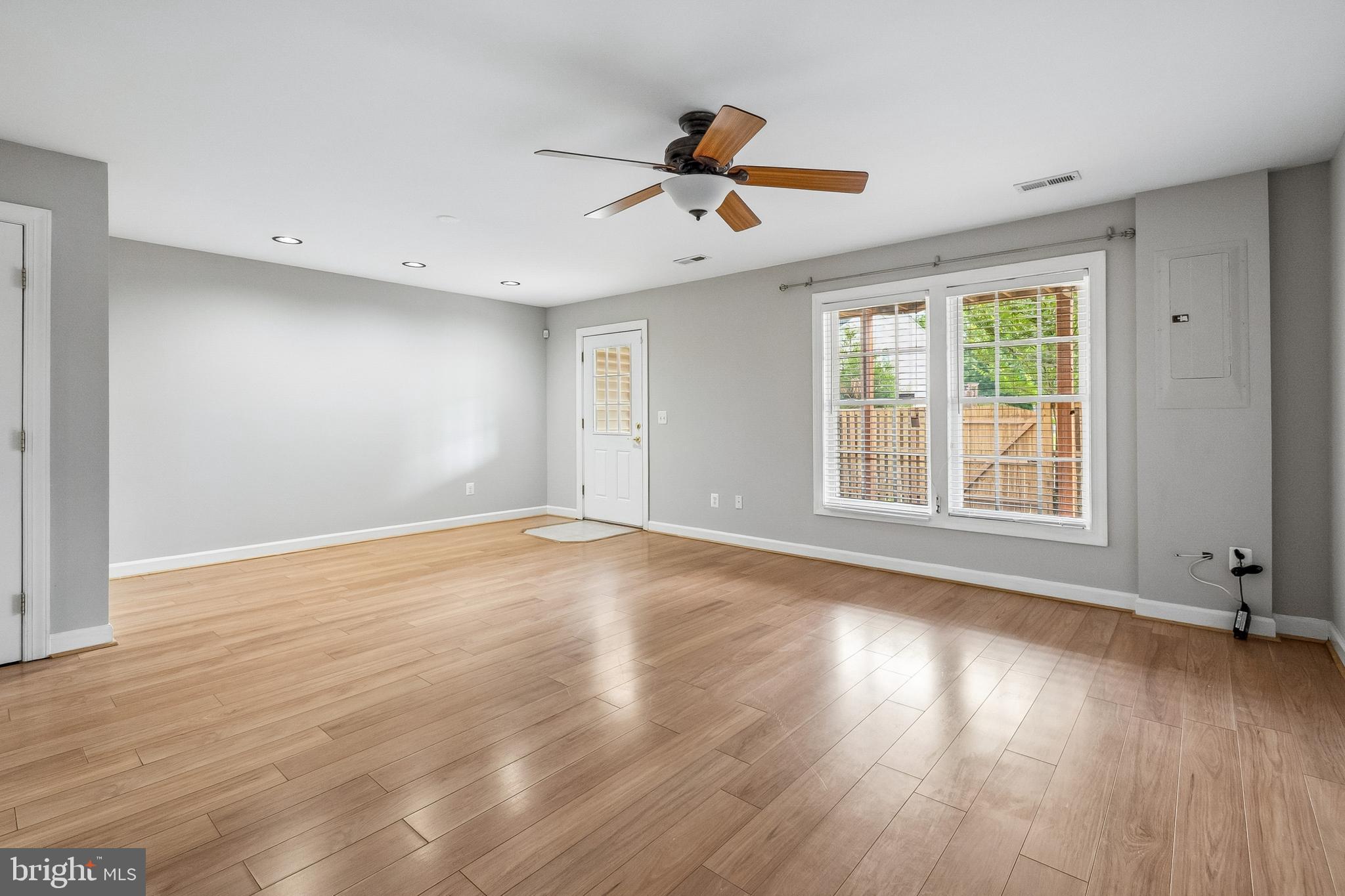 VIRGINIA OAKS - Residential