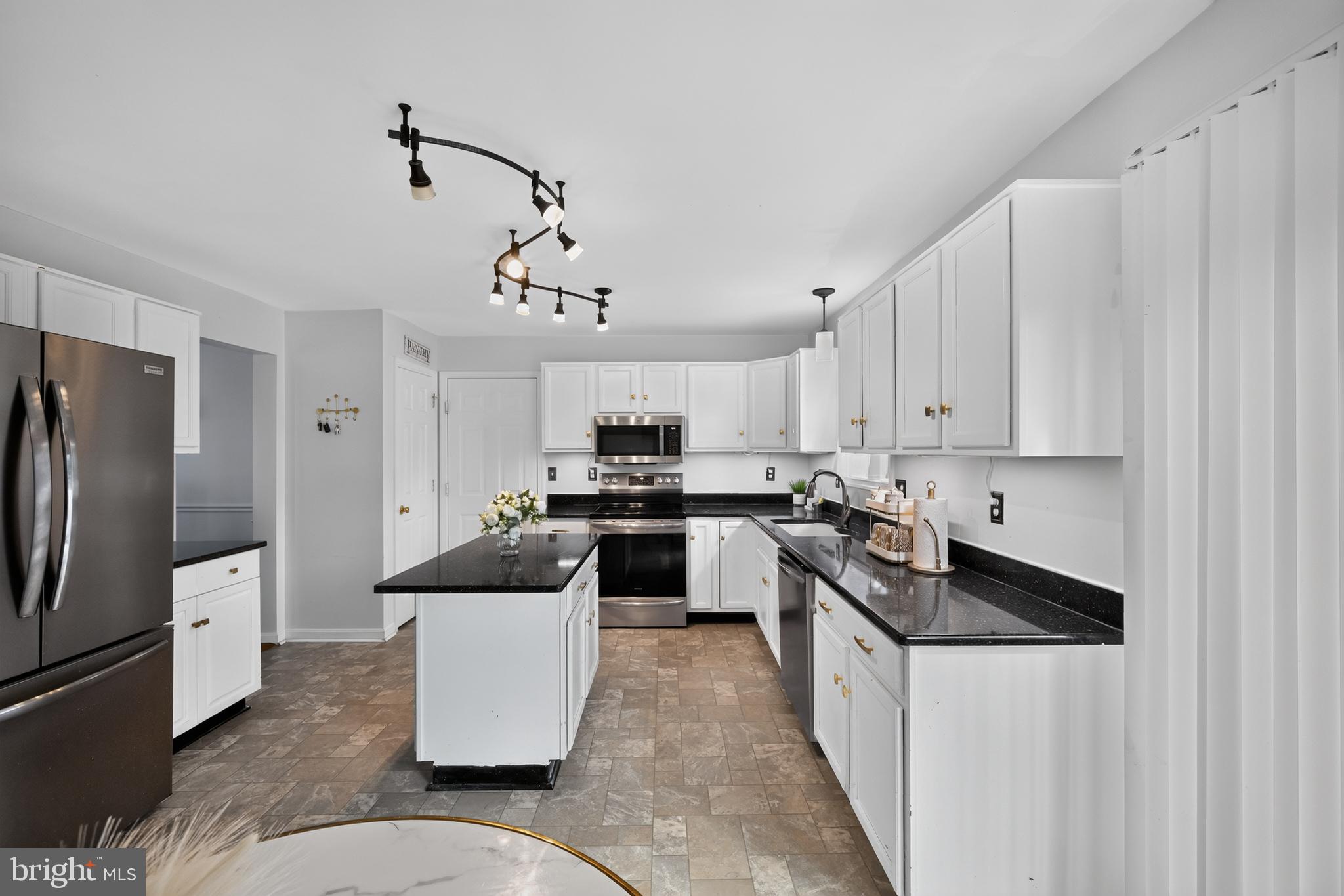 MEADOWBROOK - Residential