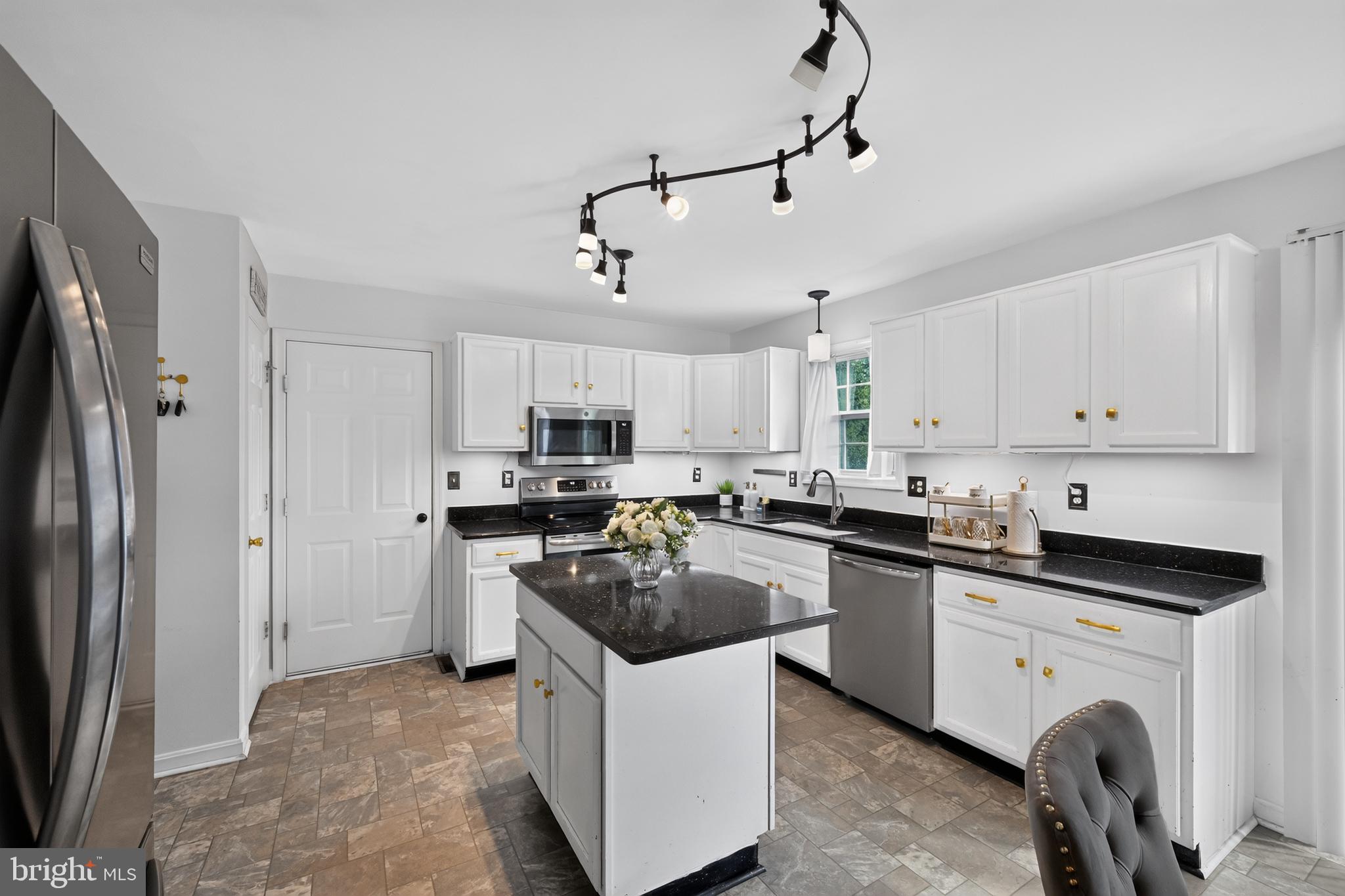 MEADOWBROOK - Residential