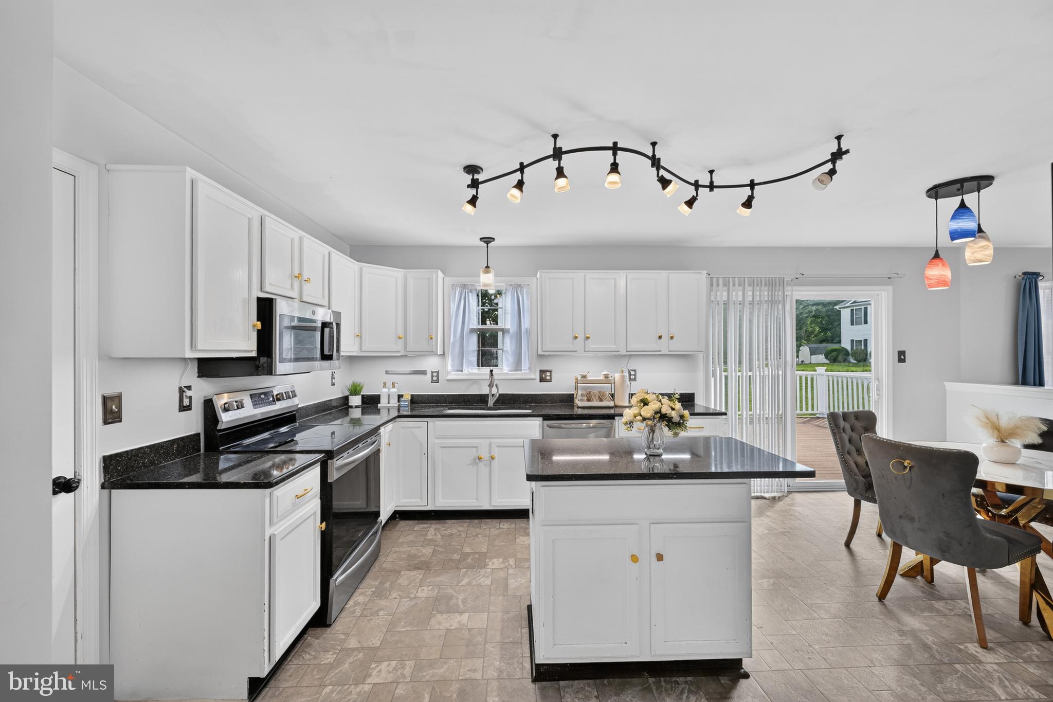 MEADOWBROOK - Residential