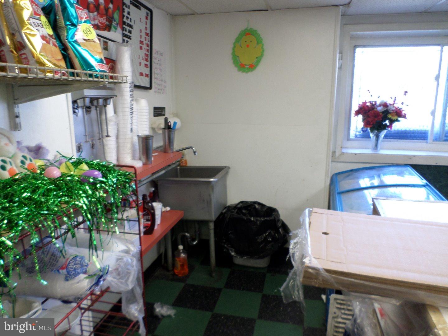 HOLMESBURG - Commercial Sale