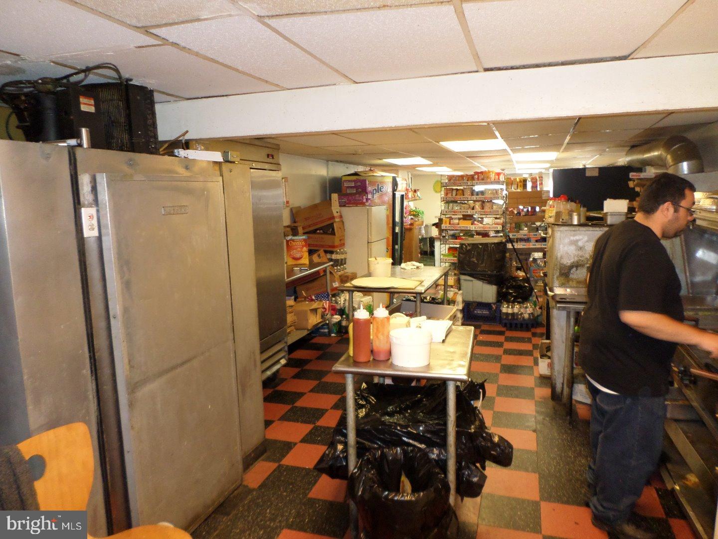 HOLMESBURG - Commercial Sale