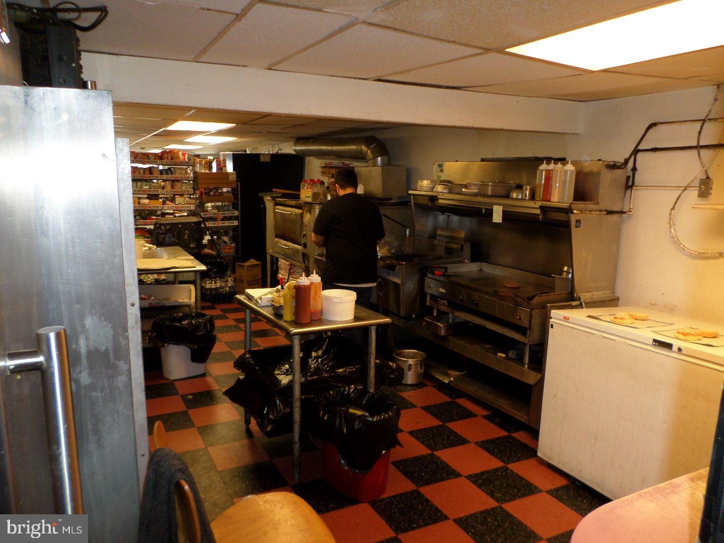 HOLMESBURG - Commercial Sale