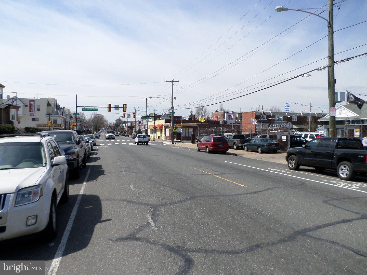 HOLMESBURG - Commercial Sale