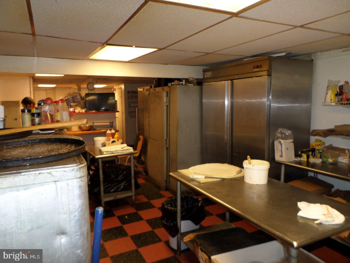 HOLMESBURG - Commercial Sale