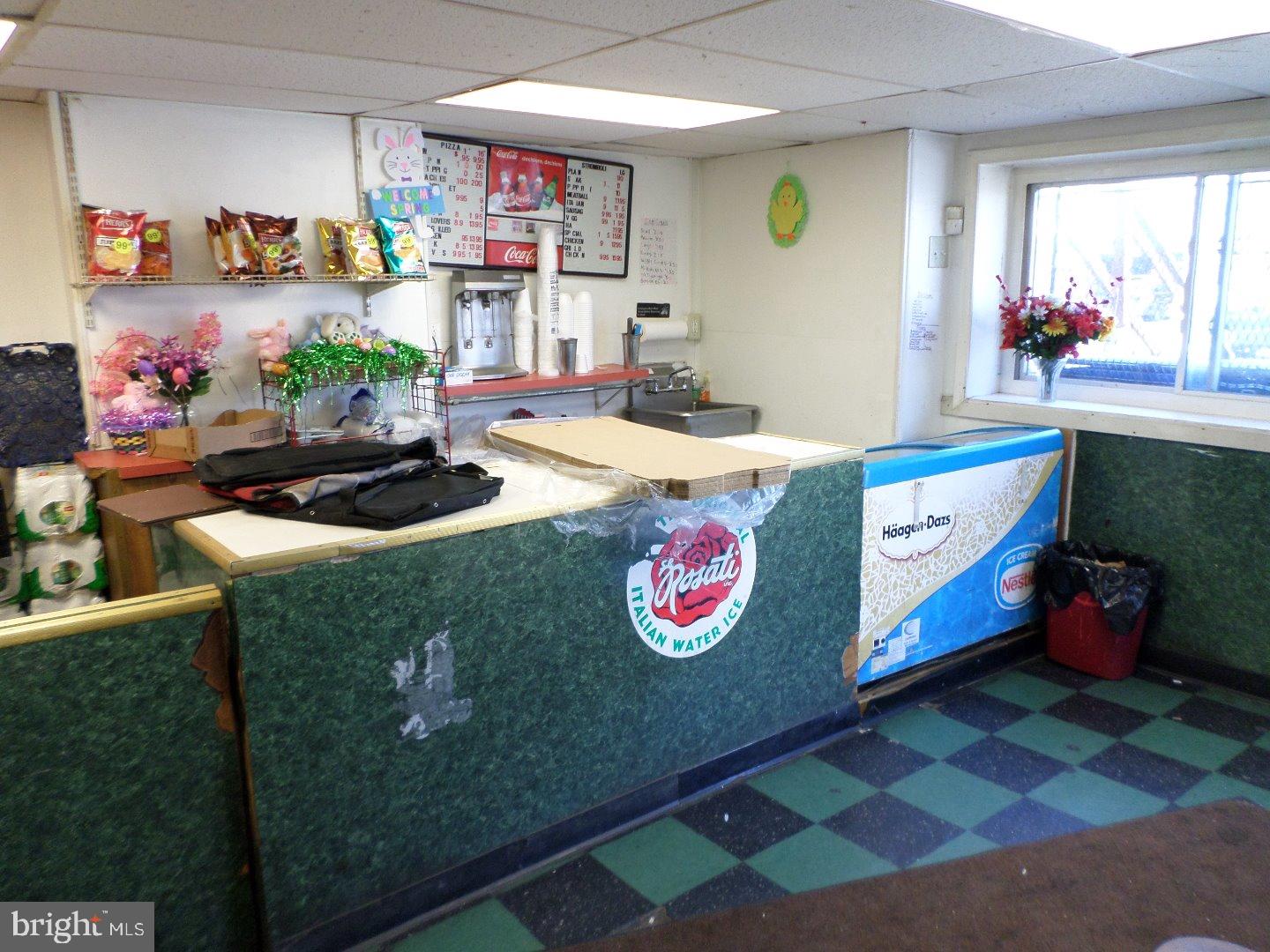 HOLMESBURG - Commercial Sale