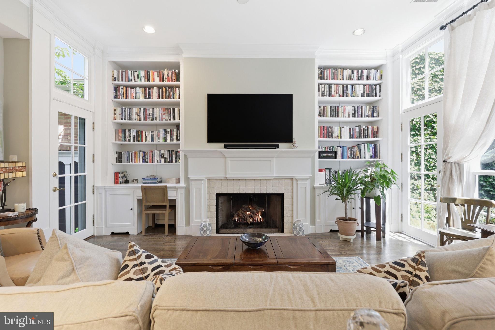 OLD TOWN ALEXANDRIA - Residential