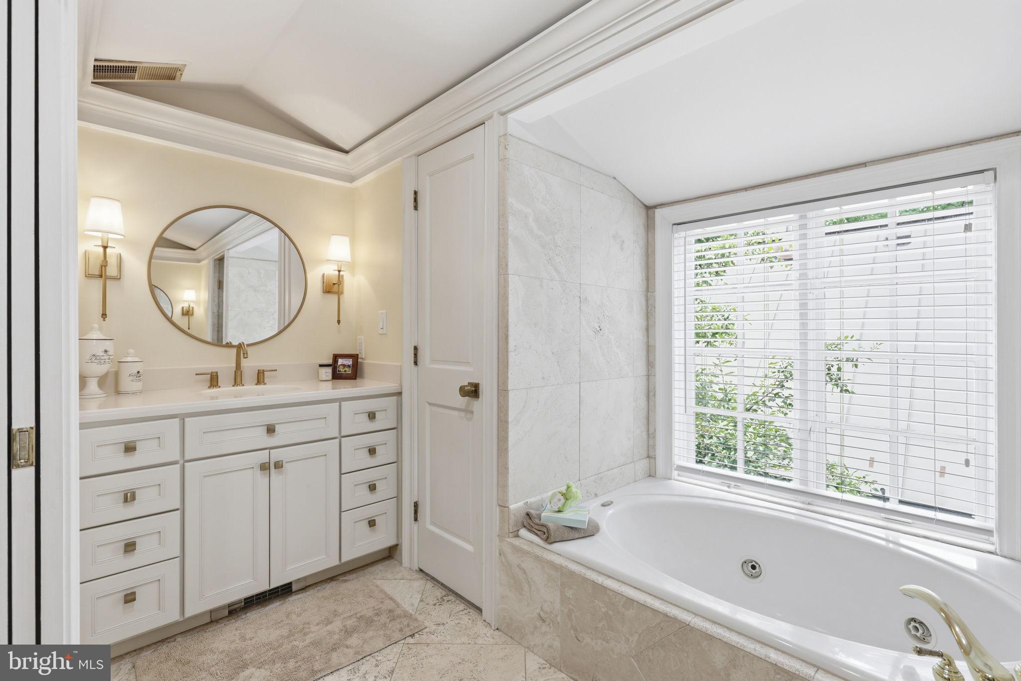 OLD TOWN ALEXANDRIA - Residential