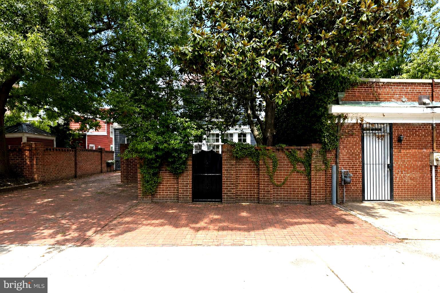 OLD TOWN ALEXANDRIA - Residential