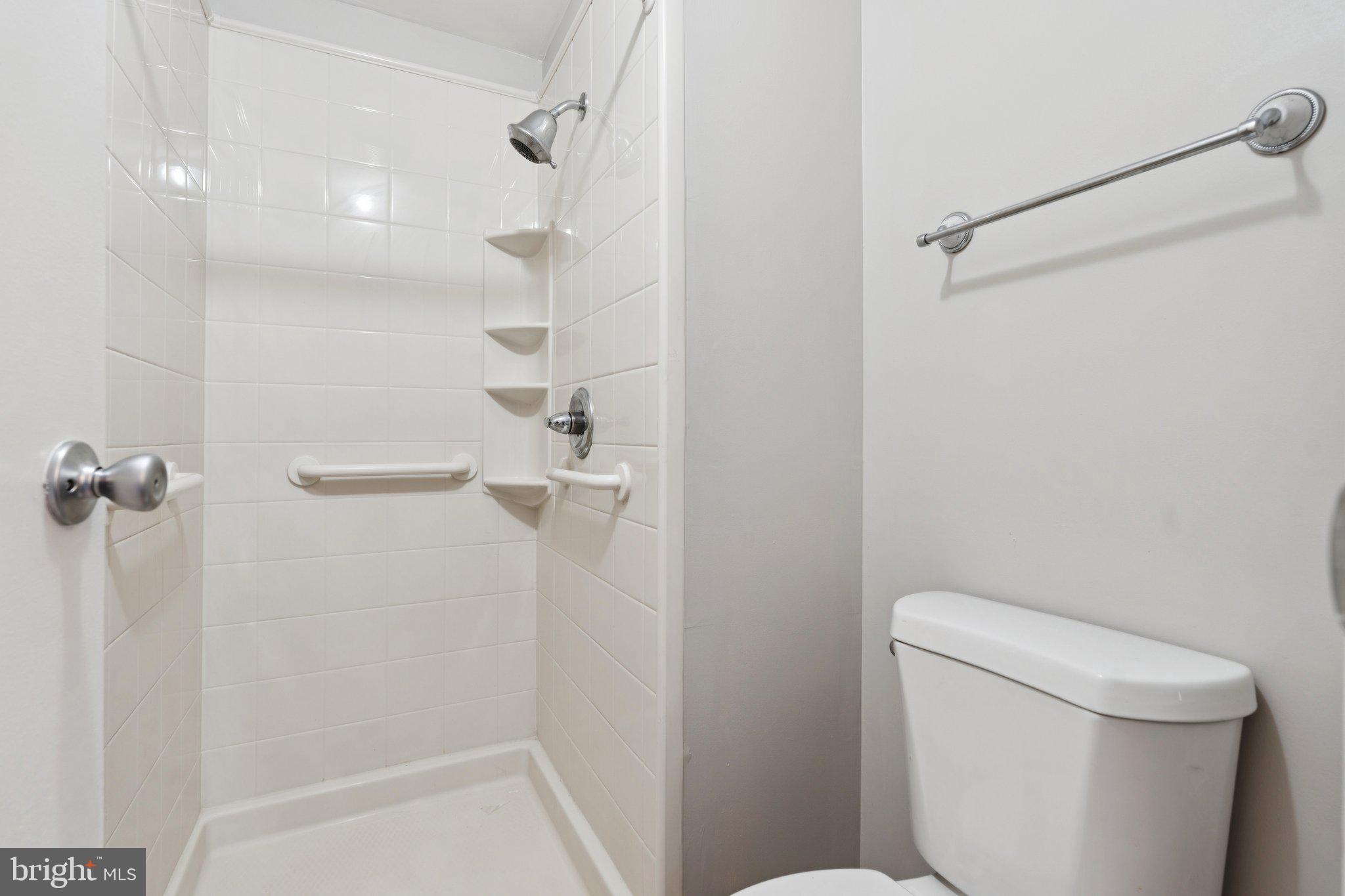 SEVEN COURTS - Residential Lease