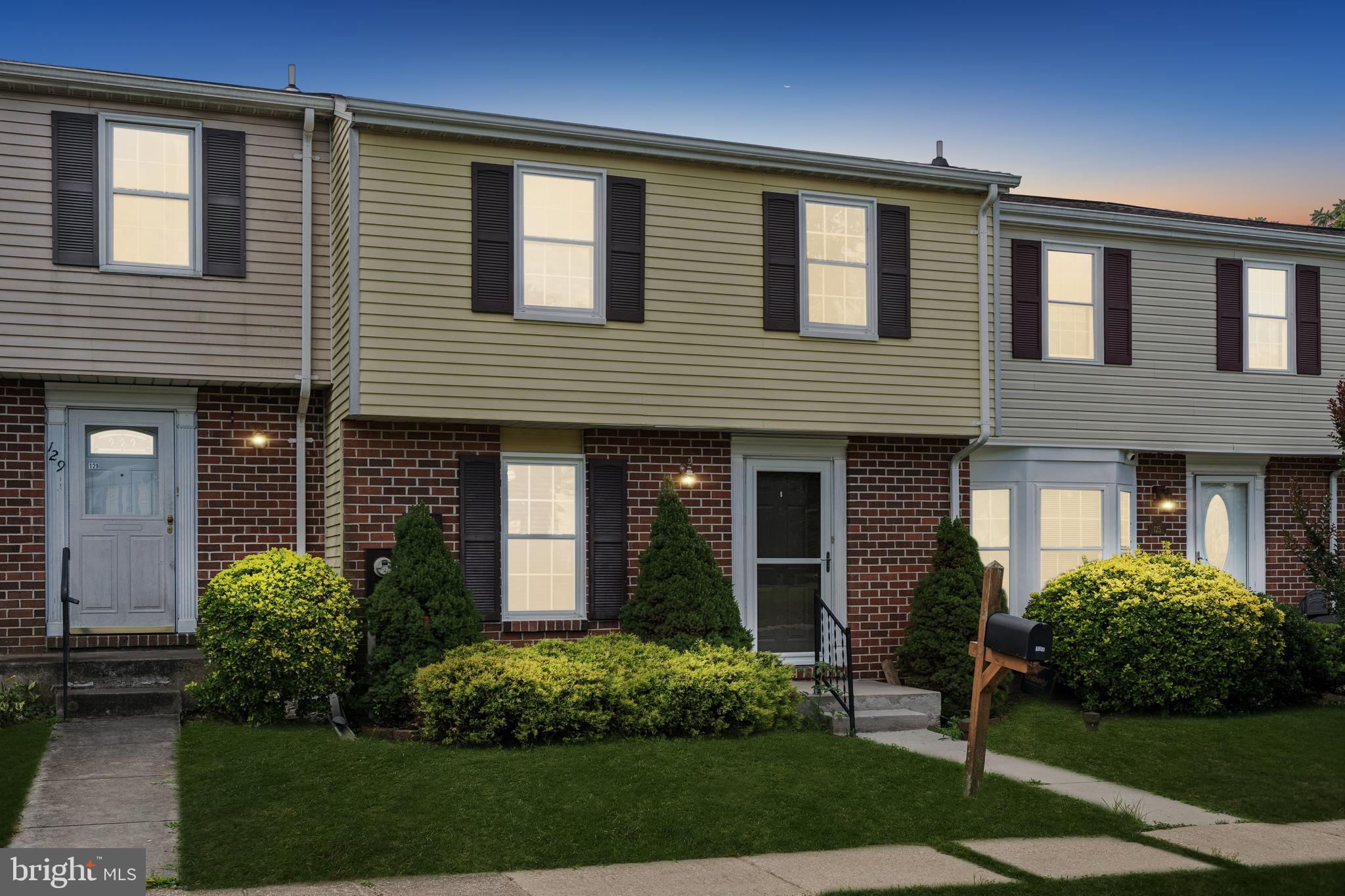 SEVEN COURTS - Residential Lease