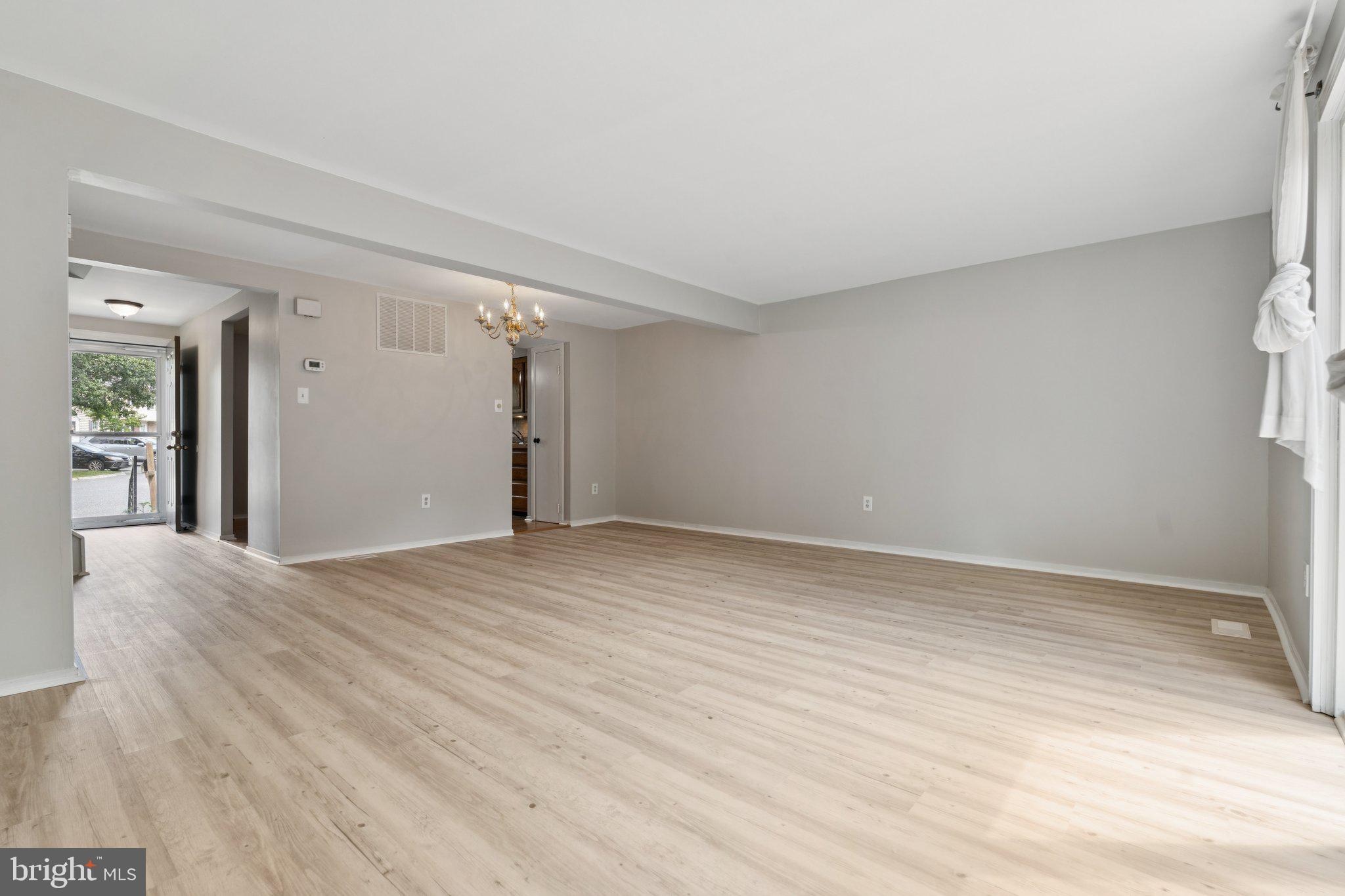 SEVEN COURTS - Residential Lease