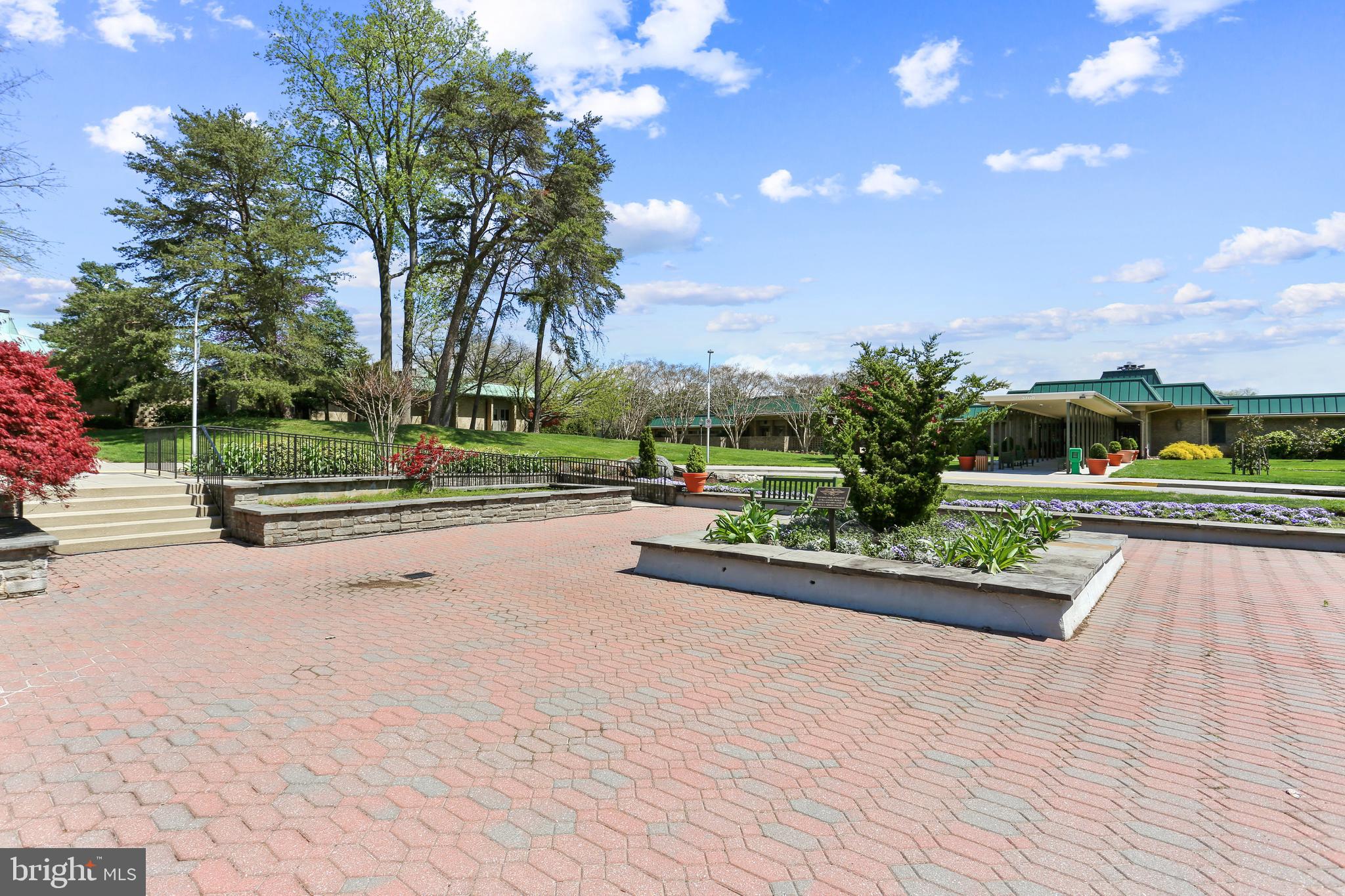 TURNBERRY COURTS AT LEIS - Residential