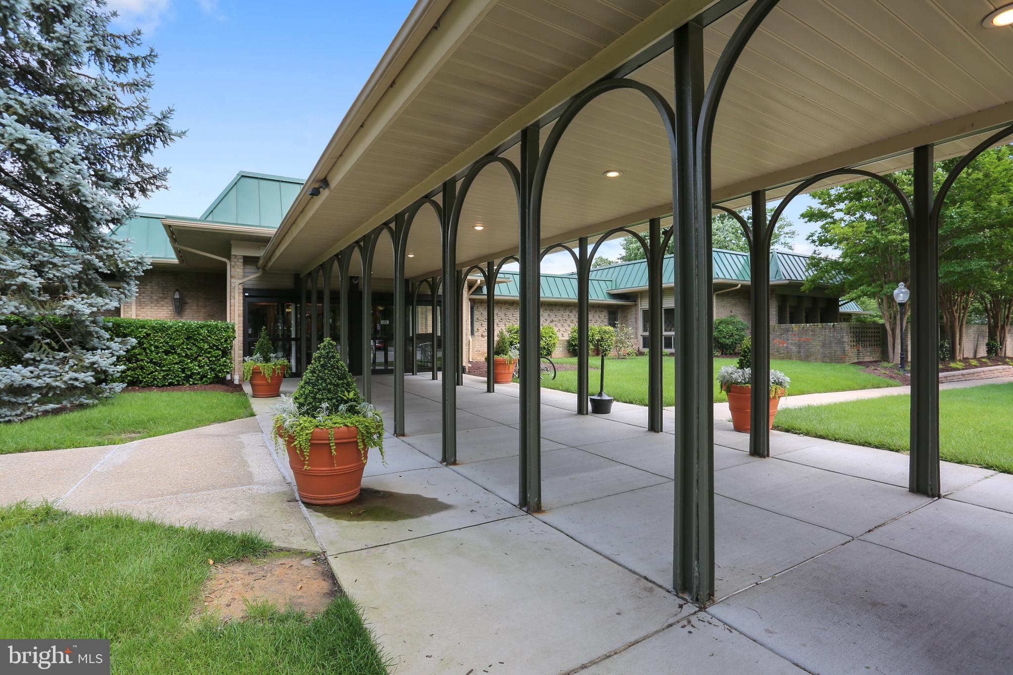 TURNBERRY COURTS AT LEIS - Residential