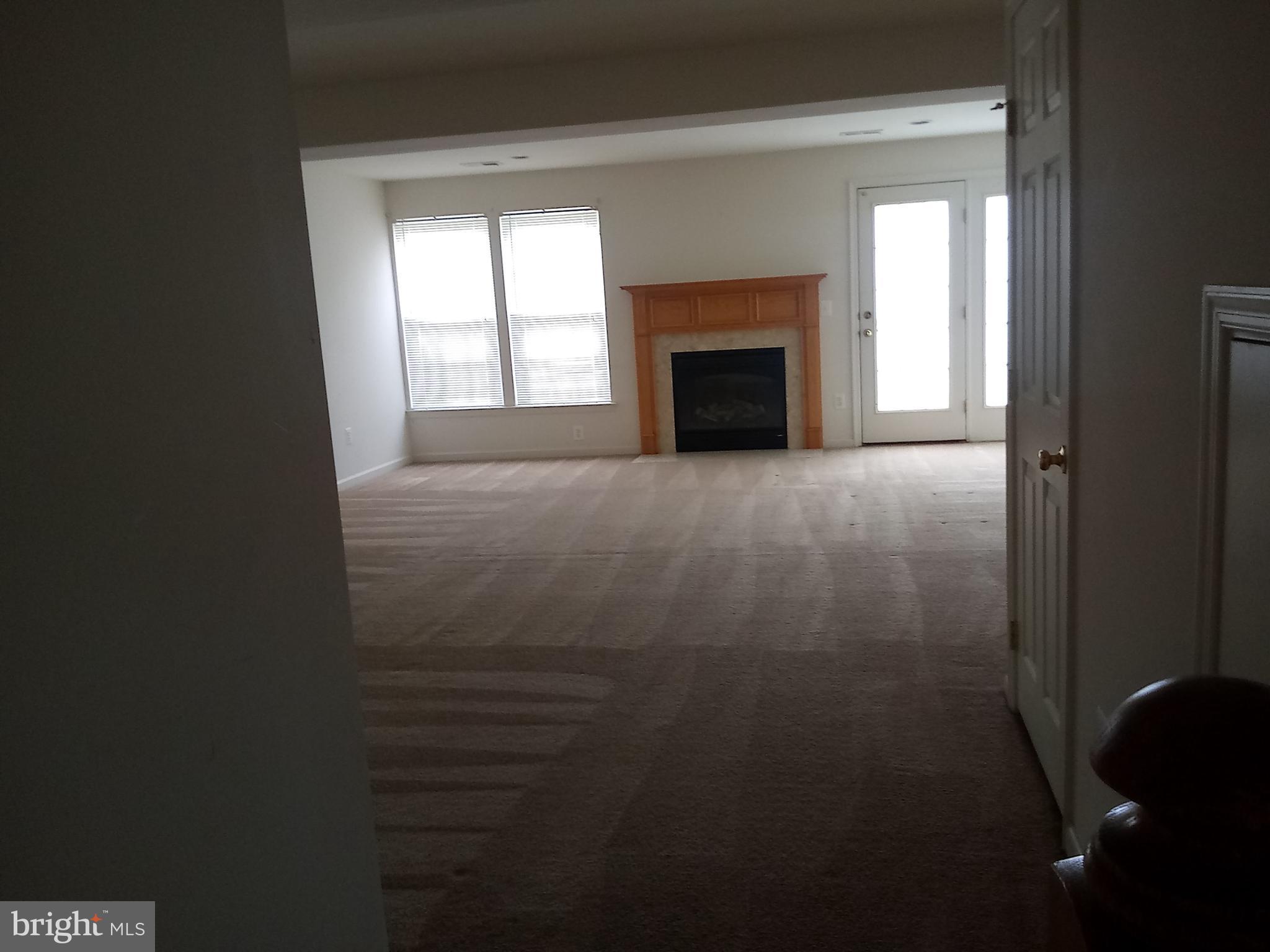 LAKELAND PLACE - Residential Lease