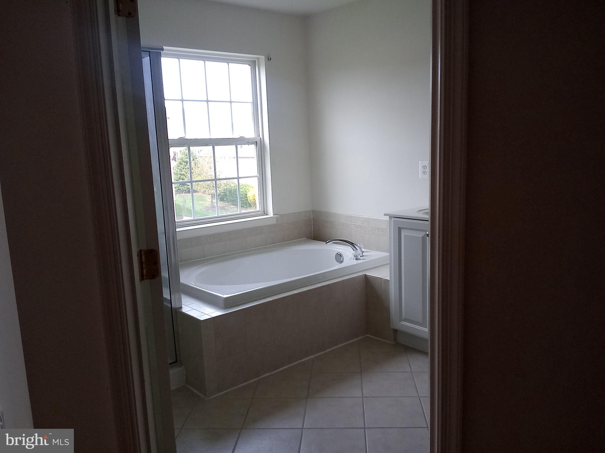 LAKELAND PLACE - Residential Lease